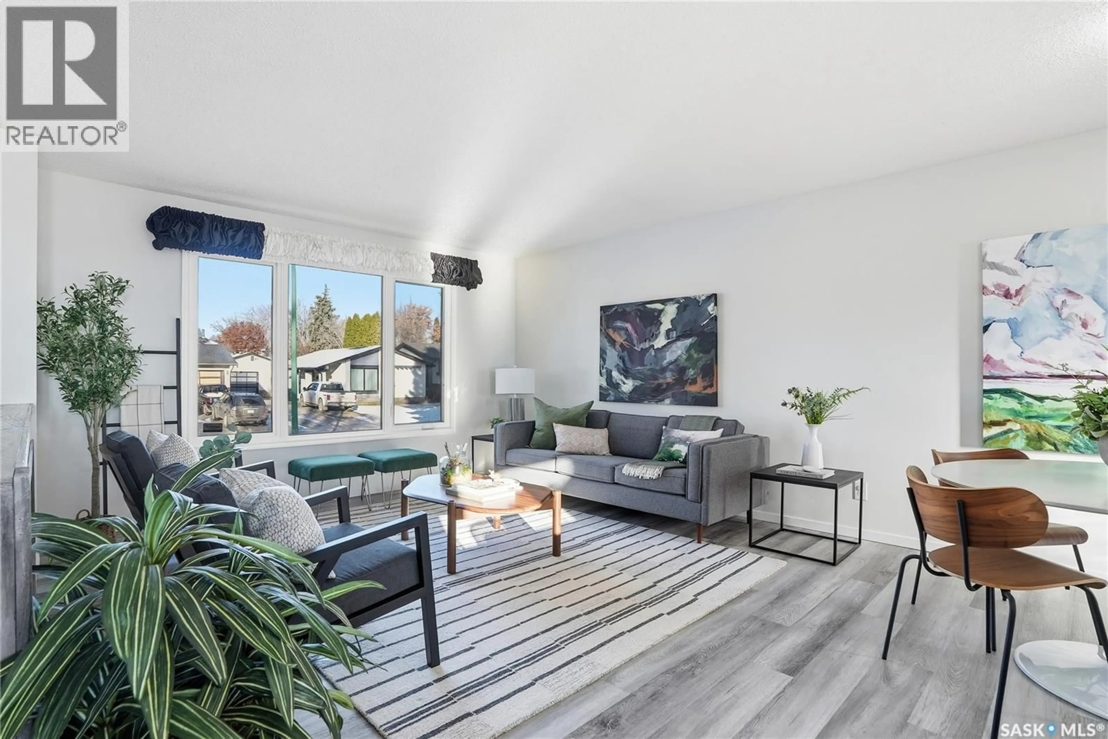 Living room with furniture, unknown for 582 APPLEBY DRIVE, Saskatoon Saskatchewan S7M4B8