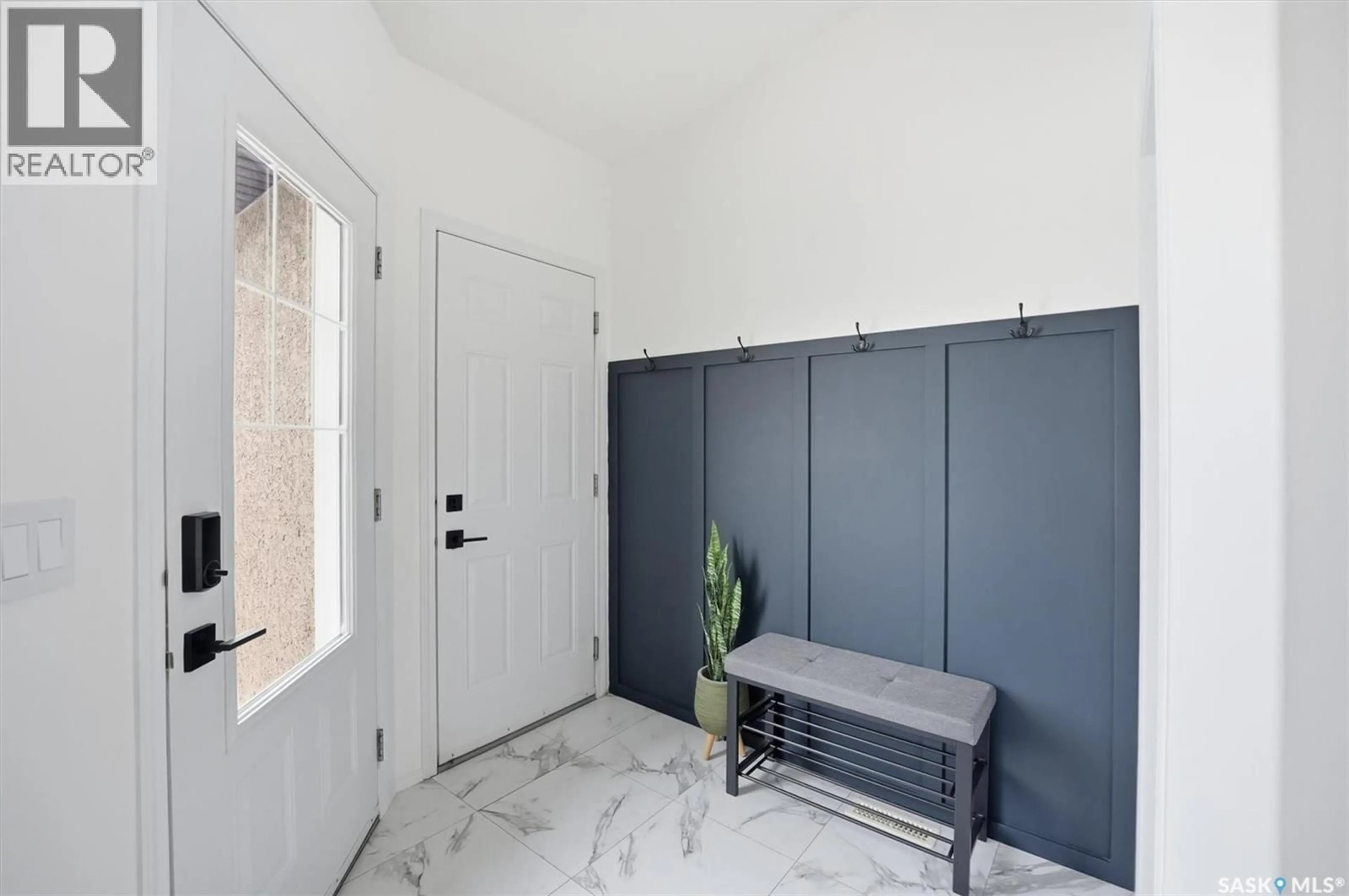 Indoor entryway for 1031 REMPEL WAY, Saskatoon Saskatchewan S7T0M4
