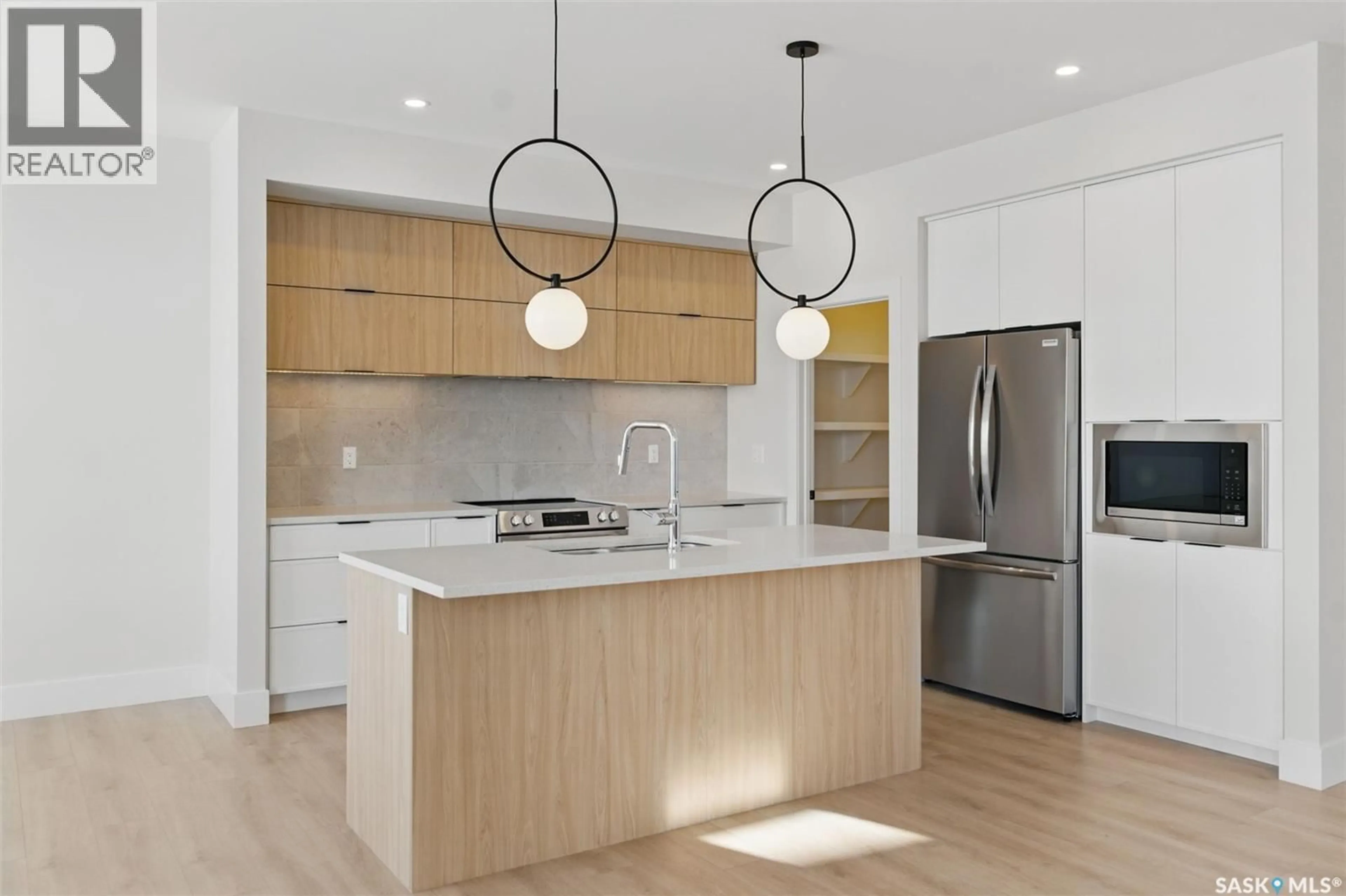 Contemporary kitchen, wood/laminate floor for 218 VETERANS DRIVE, Warman Saskatchewan S0K0A1