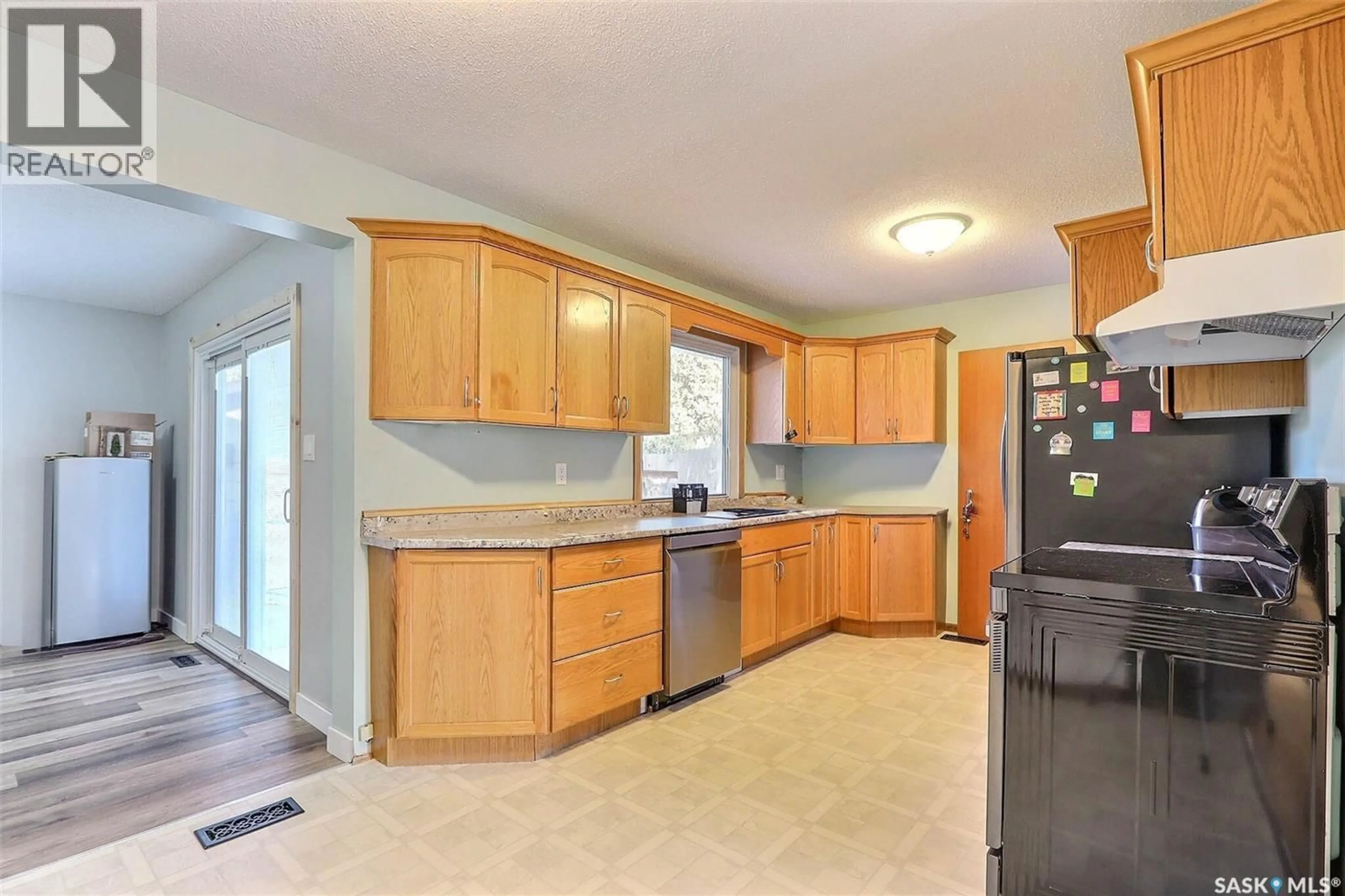 Standard kitchen, ceramic/tile floor for 978 FRASER PLACE, Prince Albert Saskatchewan S6V2T7