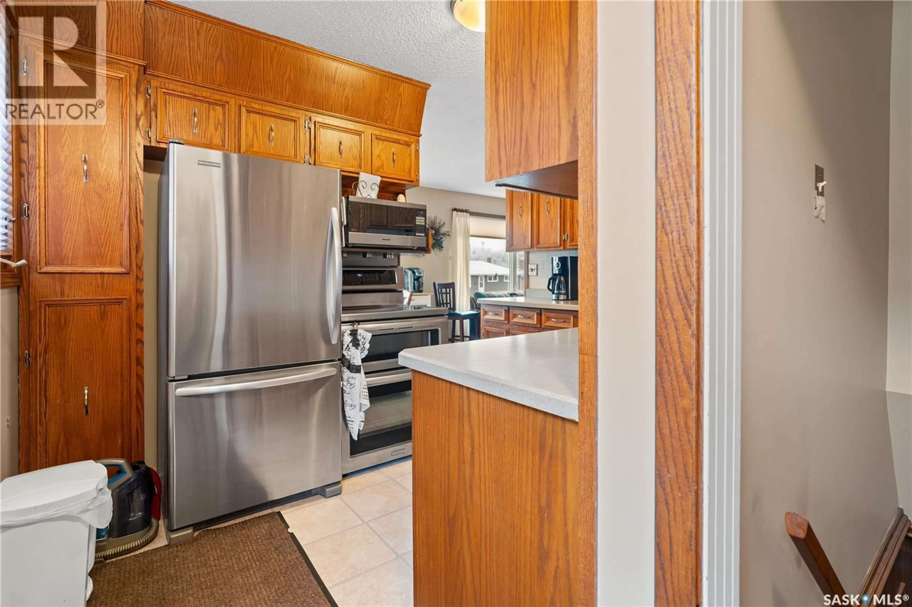 Standard kitchen, ceramic/tile floor for 182 SCARTH STREET, Regina Saskatchewan S4R2Z3