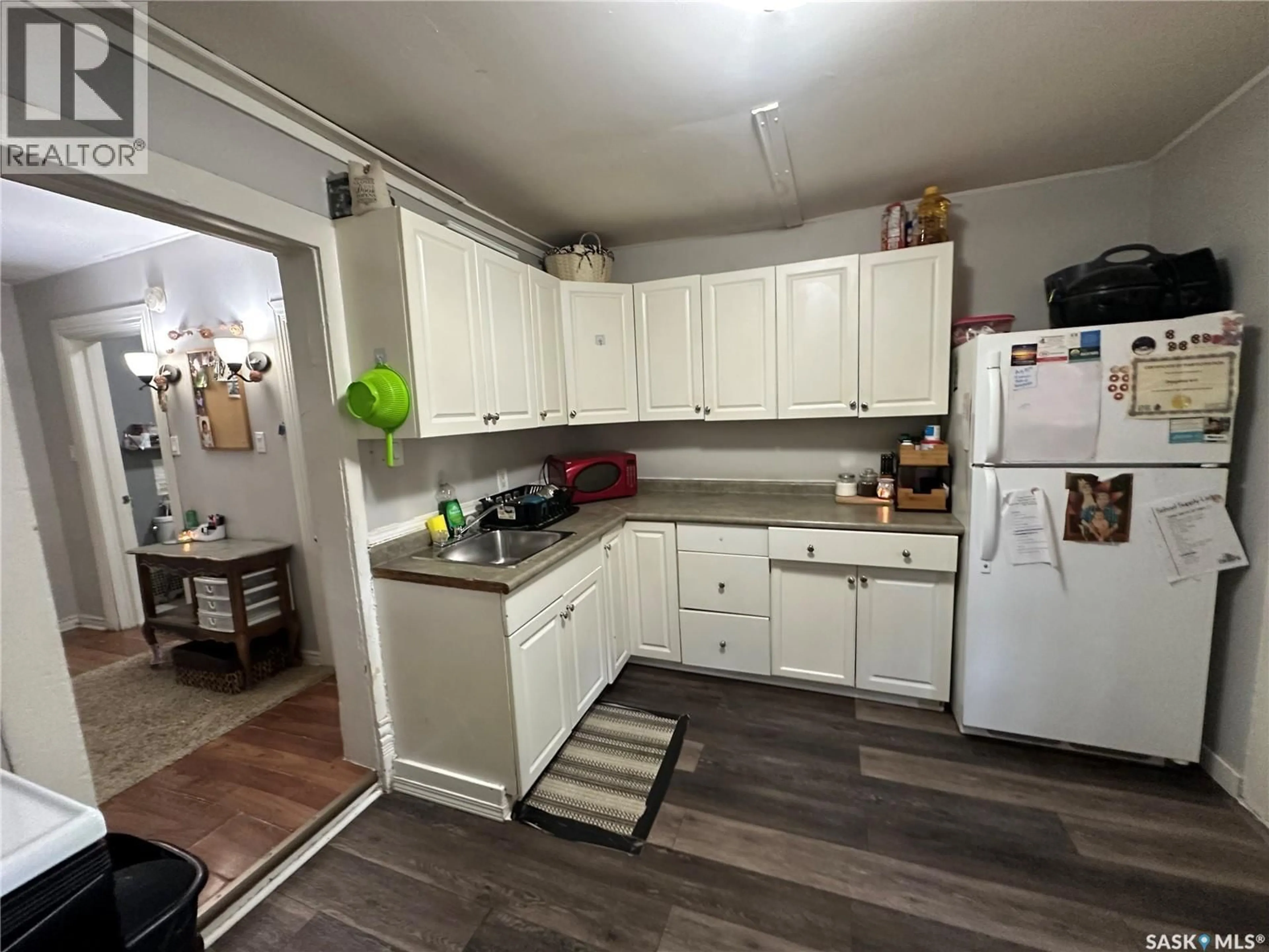 Standard kitchen, unknown for 761 ATHOL STREET, Regina Saskatchewan S4T3B4