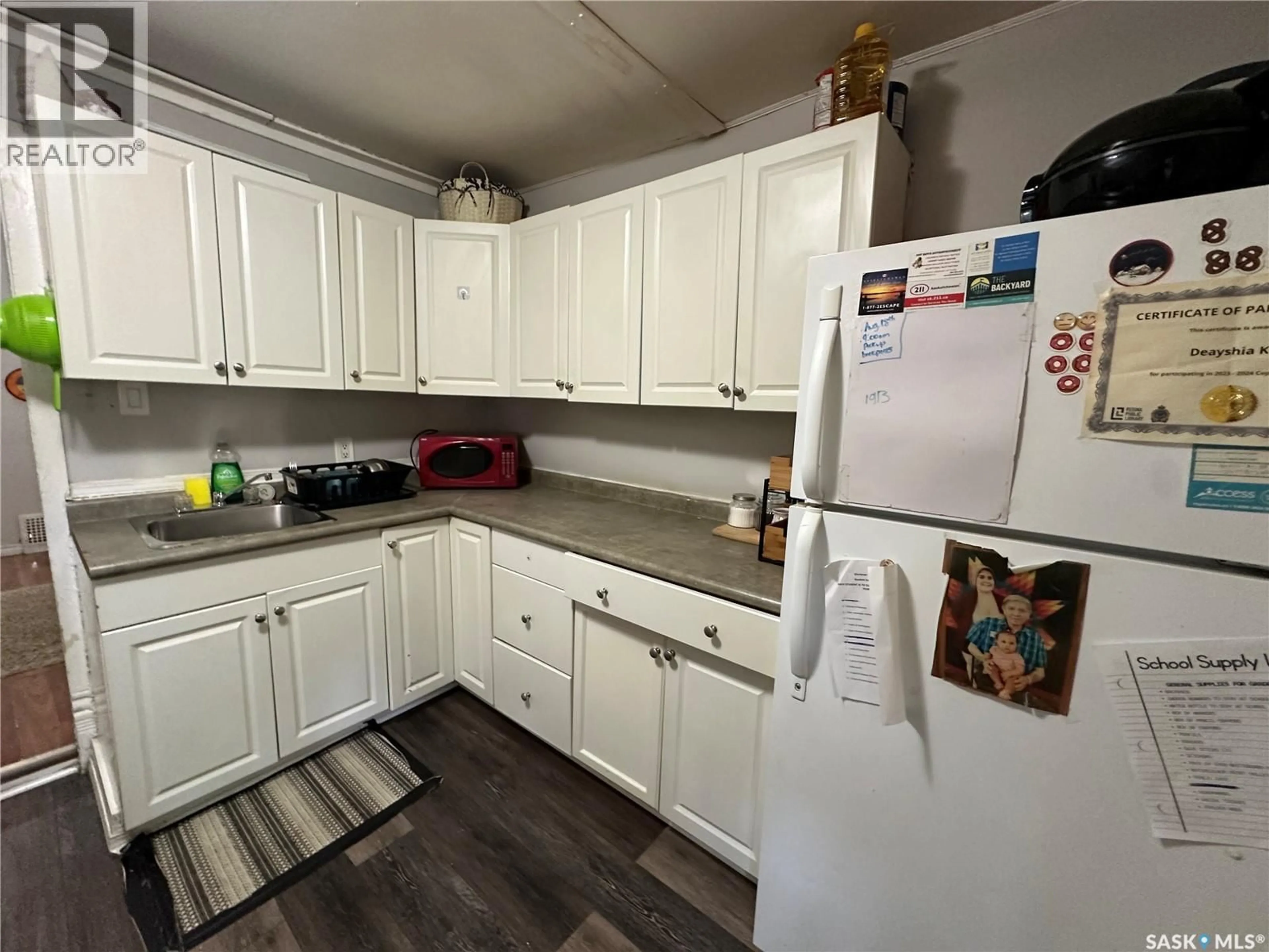 Standard kitchen, unknown for 761 ATHOL STREET, Regina Saskatchewan S4T3B4