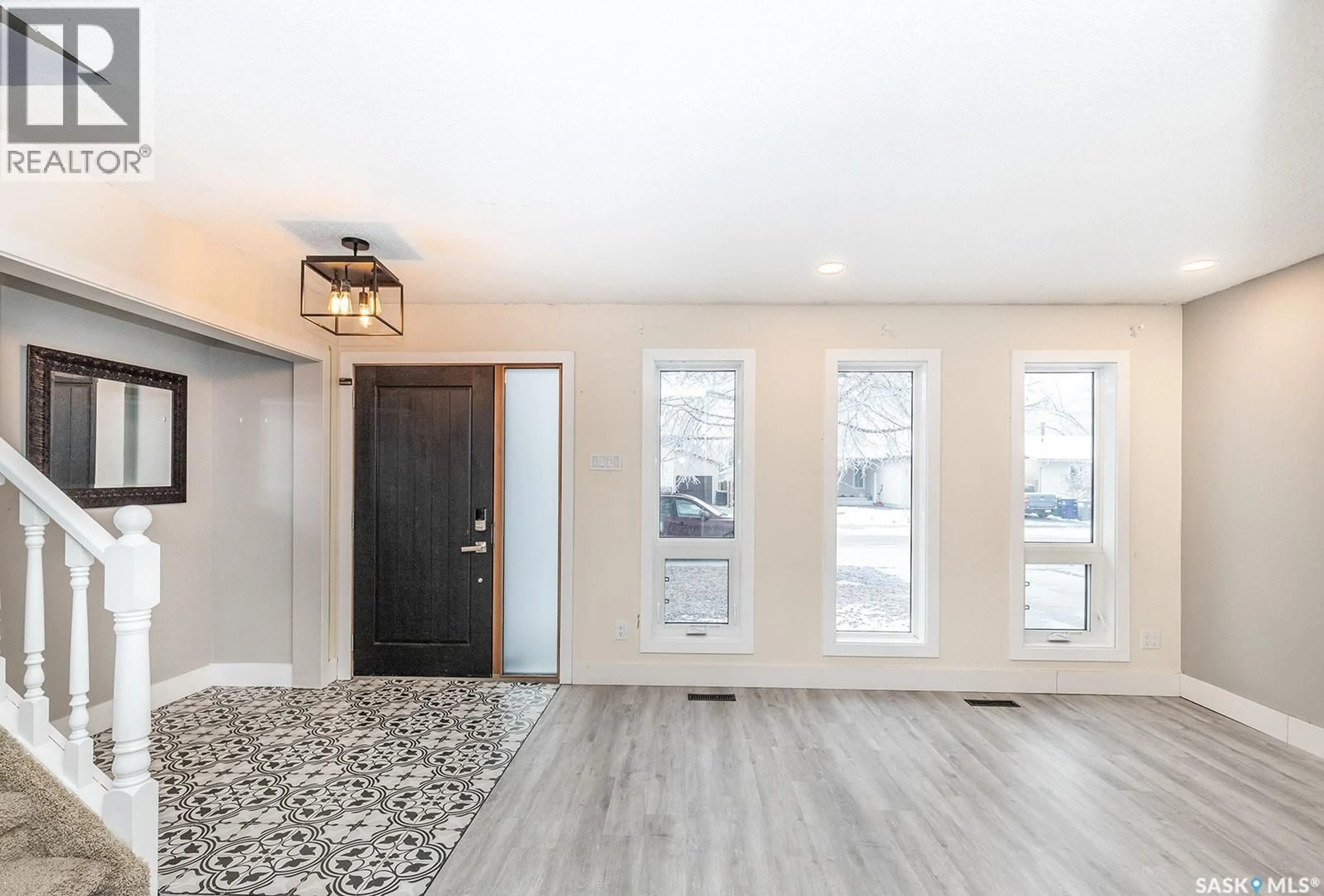 Indoor entryway for 354 ALLEGRETTO CRESCENT, Saskatoon Saskatchewan S7K6R5