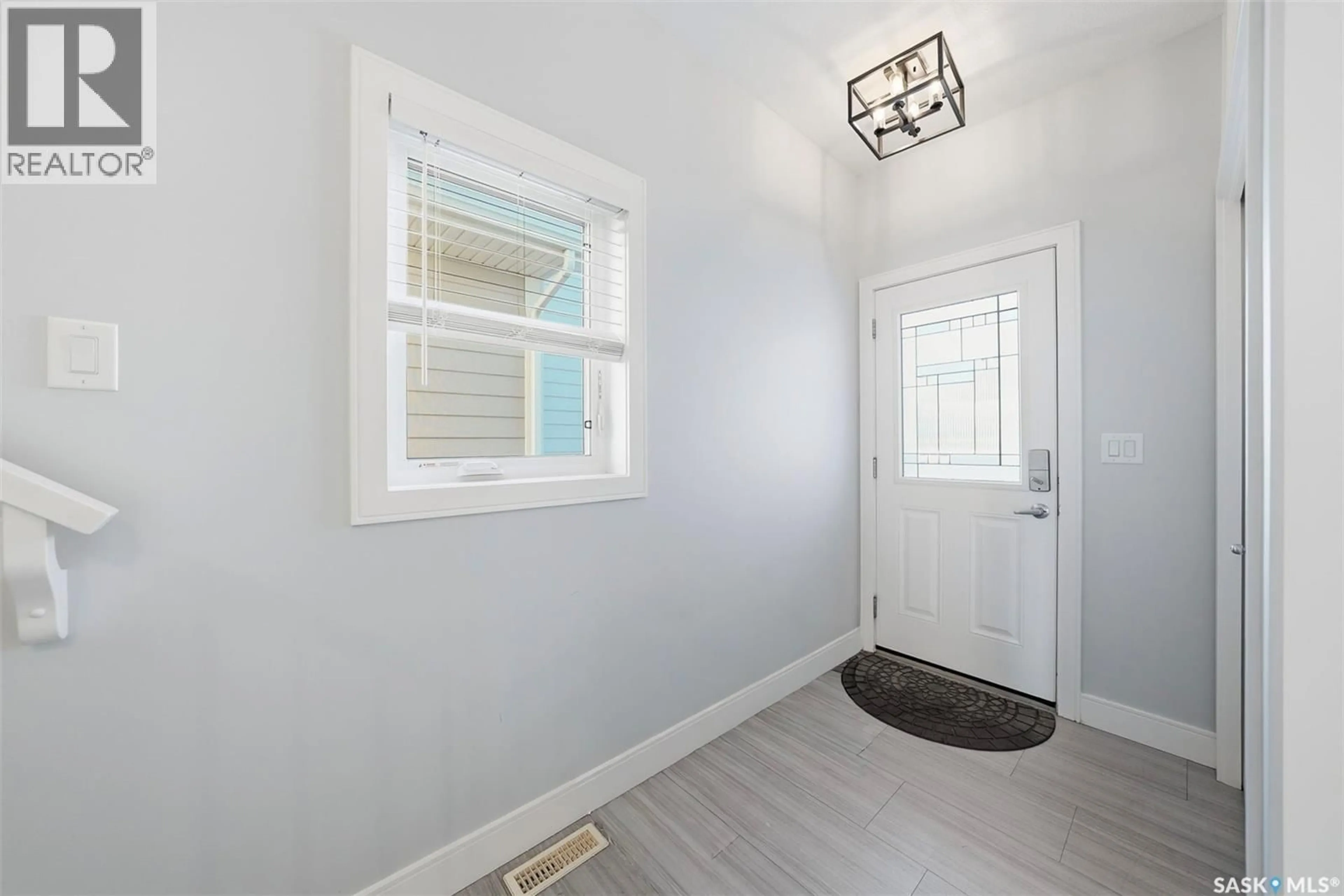Indoor entryway for 196 BURGESS CRESCENT, Saskatoon Saskatchewan S7V0S3