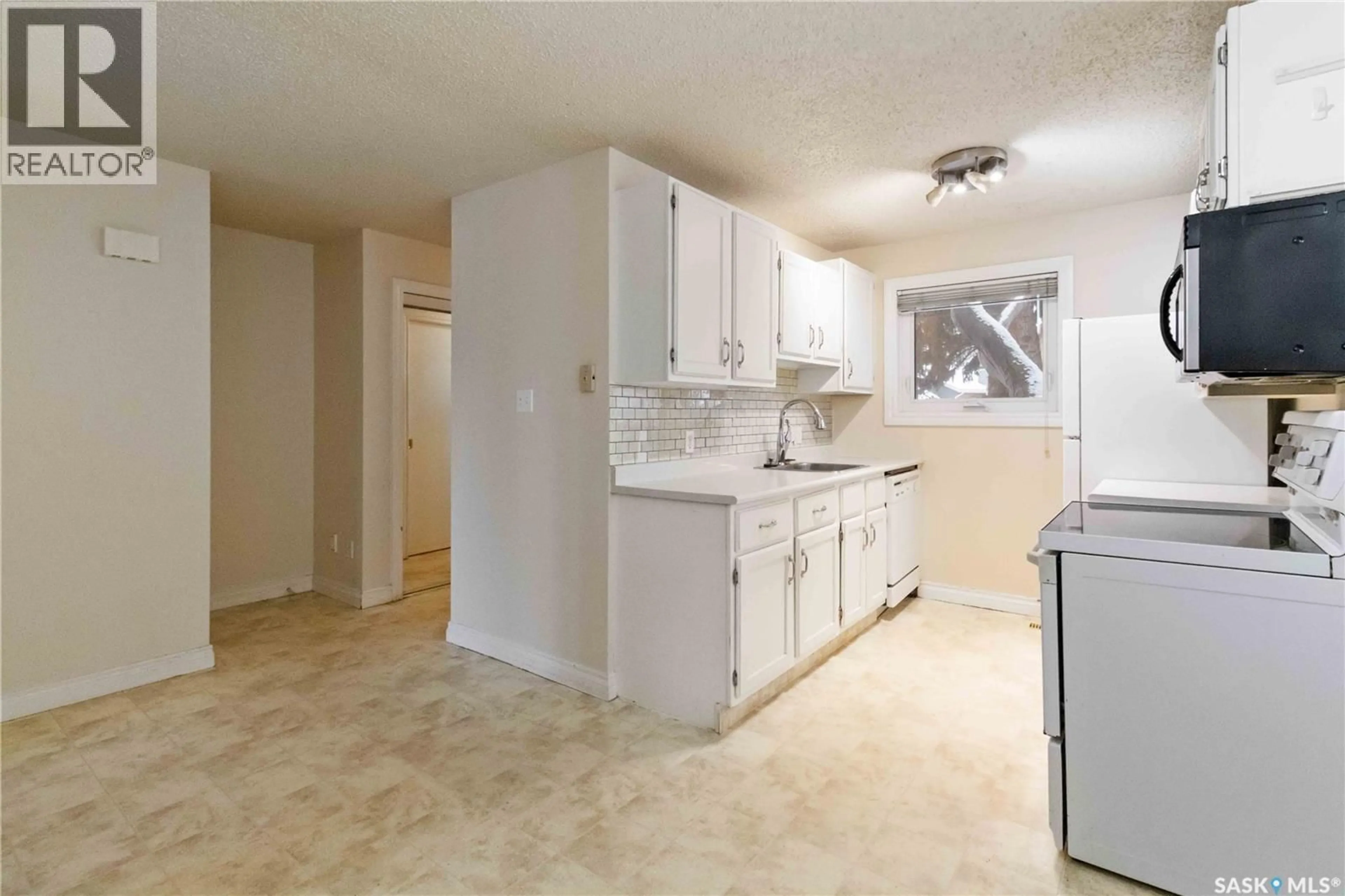 Standard kitchen, unknown for 105 - 2703 SPADINA CRESCENT, Saskatoon Saskatchewan S7K6P8
