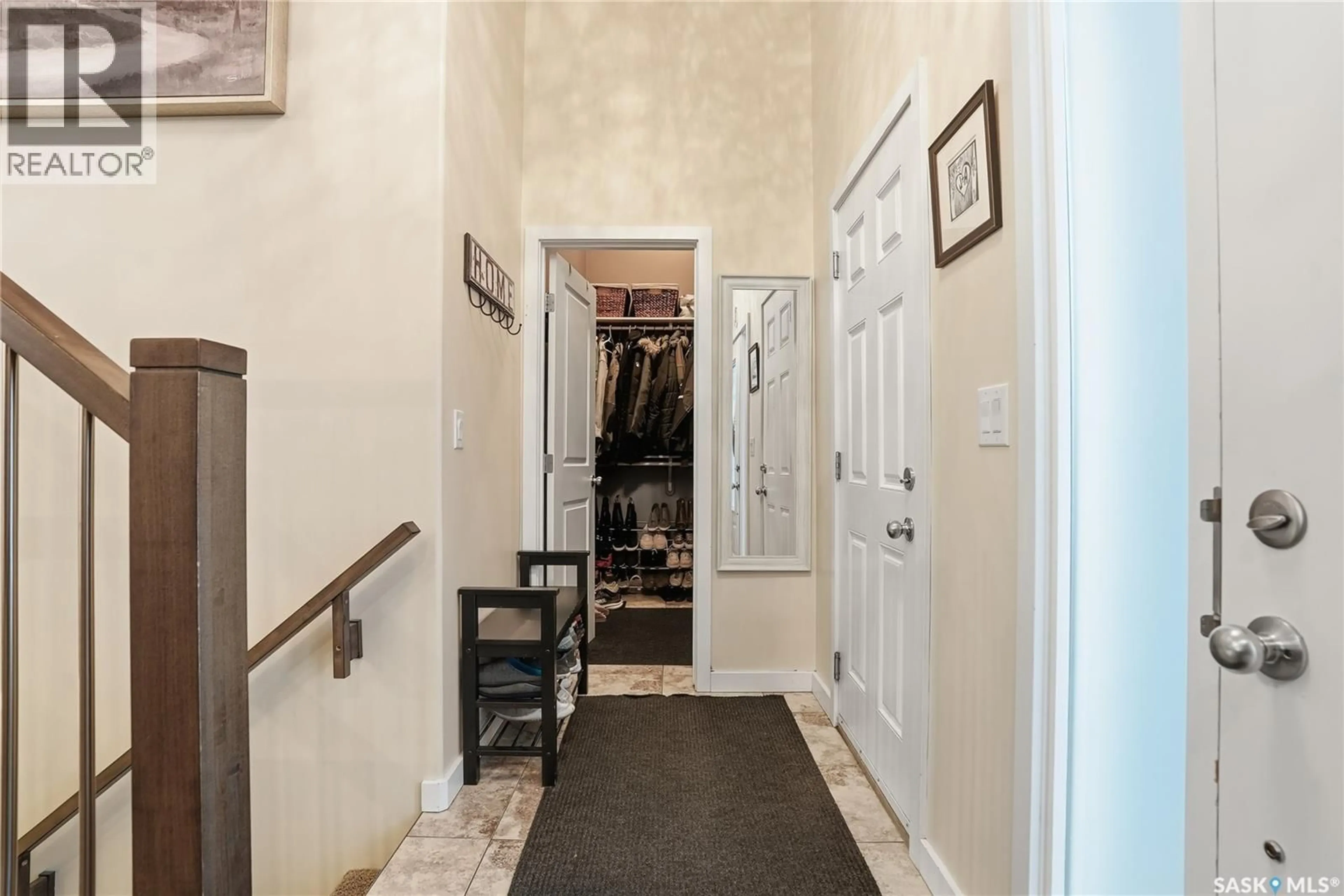 Indoor foyer for 439 SENICK BAY, Saskatoon Saskatchewan S7T0P5