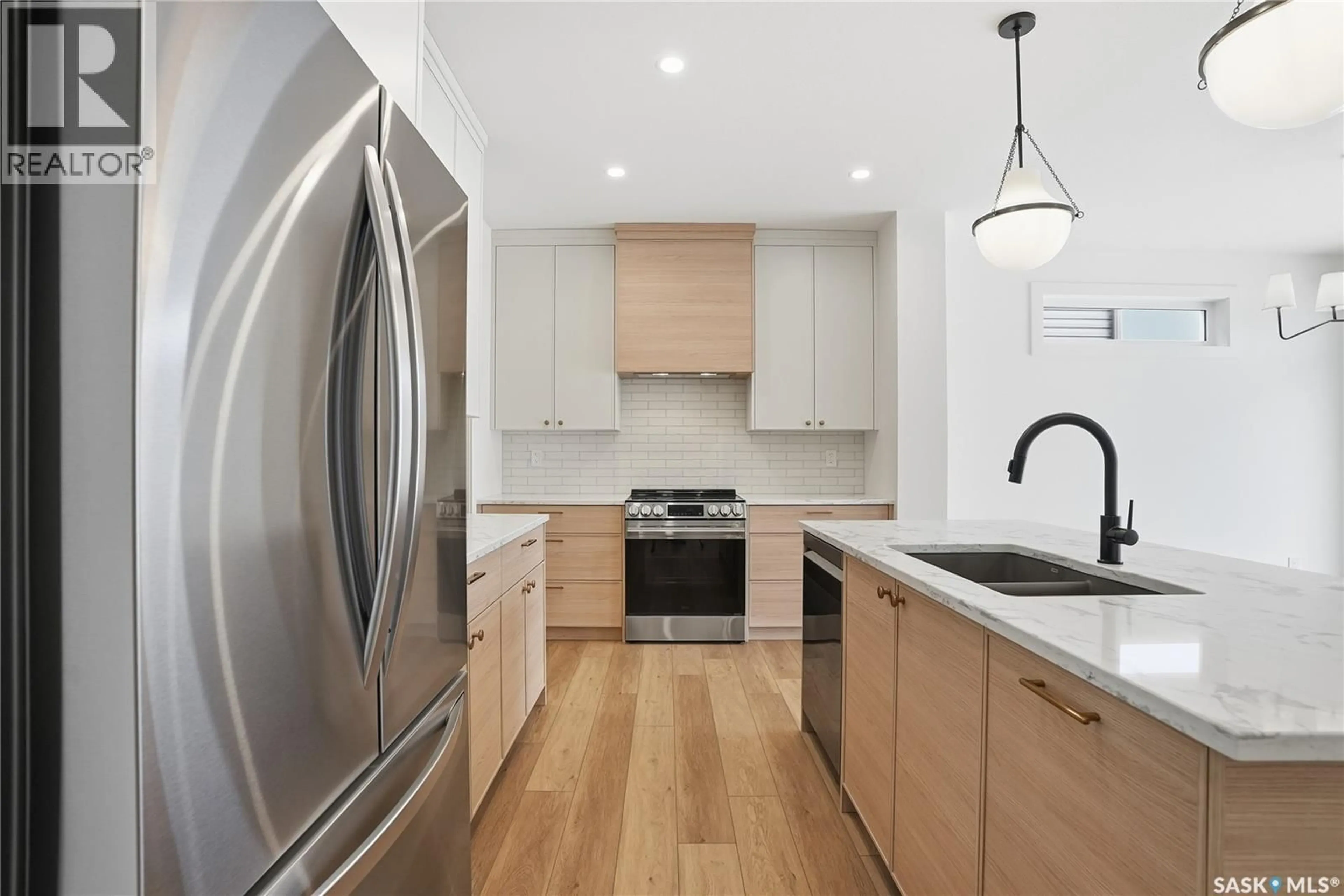 Contemporary kitchen, unknown for 147 COCKROFT MANOR, Saskatoon Saskatchewan S7V1Y4