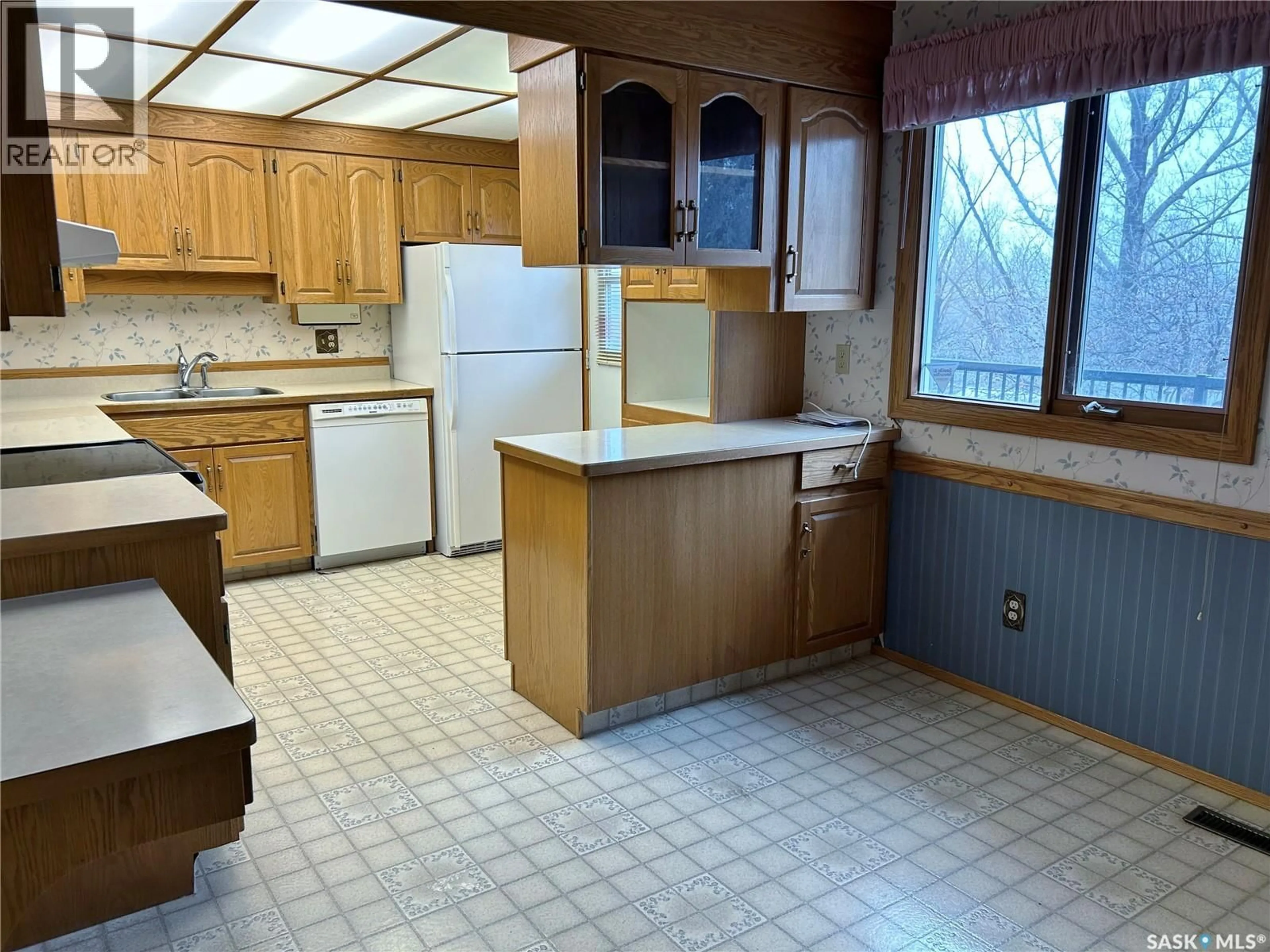 Standard kitchen, unknown for 401 BROCK CRESCENT, Saskatoon Saskatchewan S7H4N3