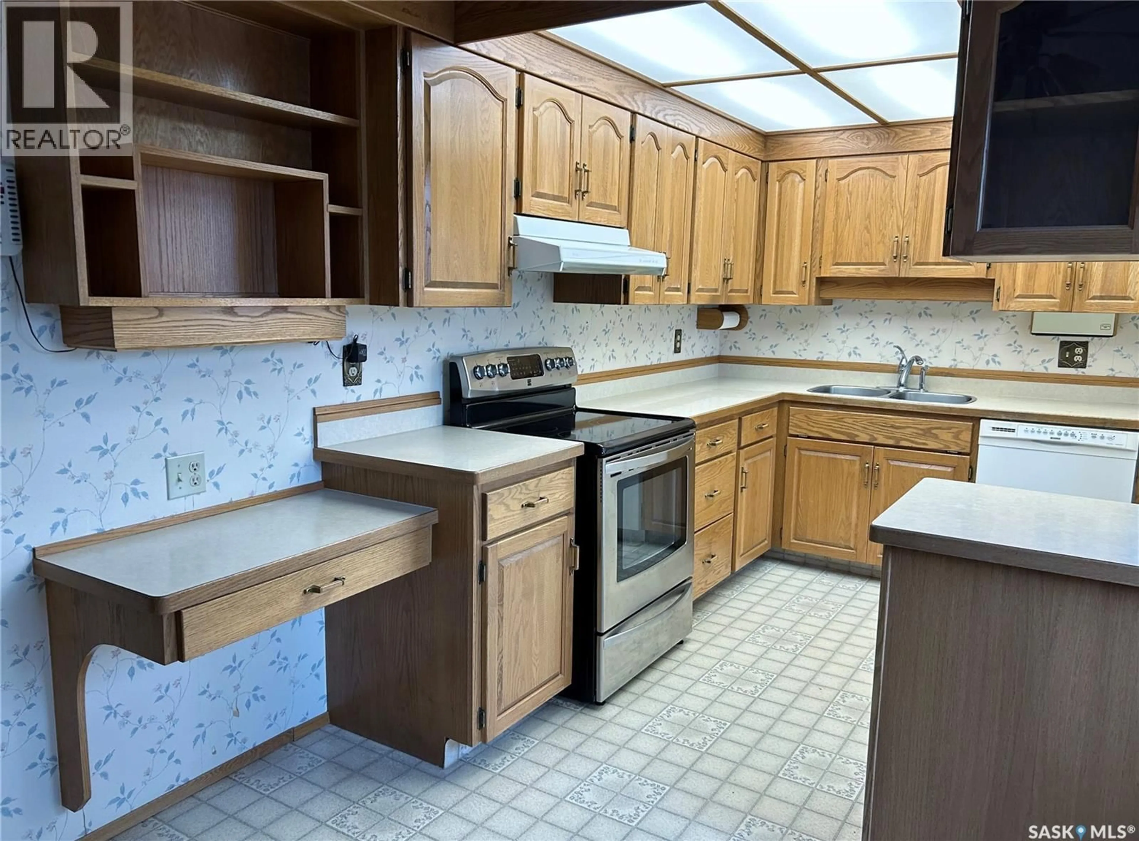 Standard kitchen, unknown for 401 BROCK CRESCENT, Saskatoon Saskatchewan S7H4N3