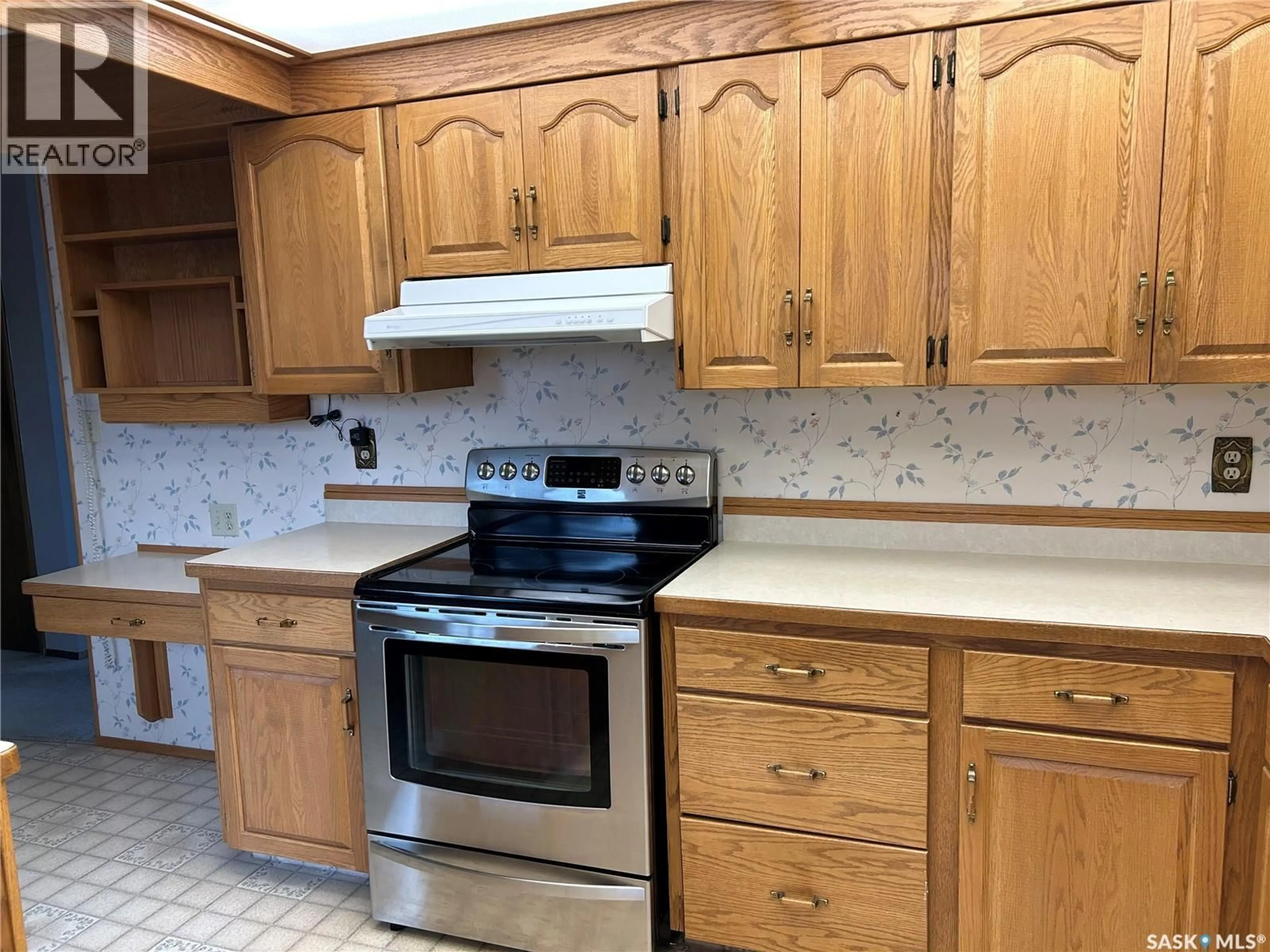 Standard kitchen, unknown for 401 BROCK CRESCENT, Saskatoon Saskatchewan S7H4N3