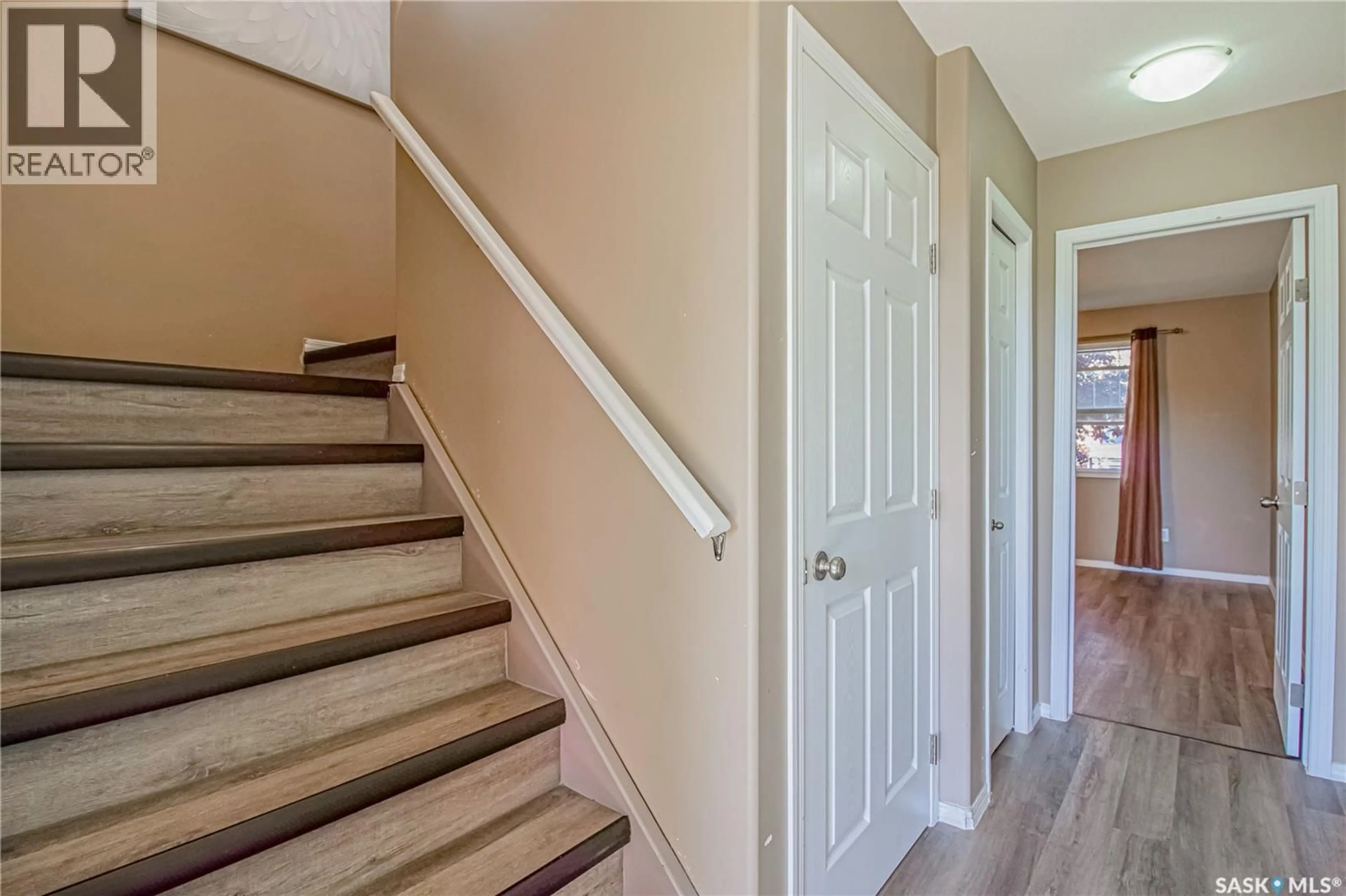 Indoor entryway for 410 - 121 STENSRUD ROAD, Saskatoon Saskatchewan S7W0B7