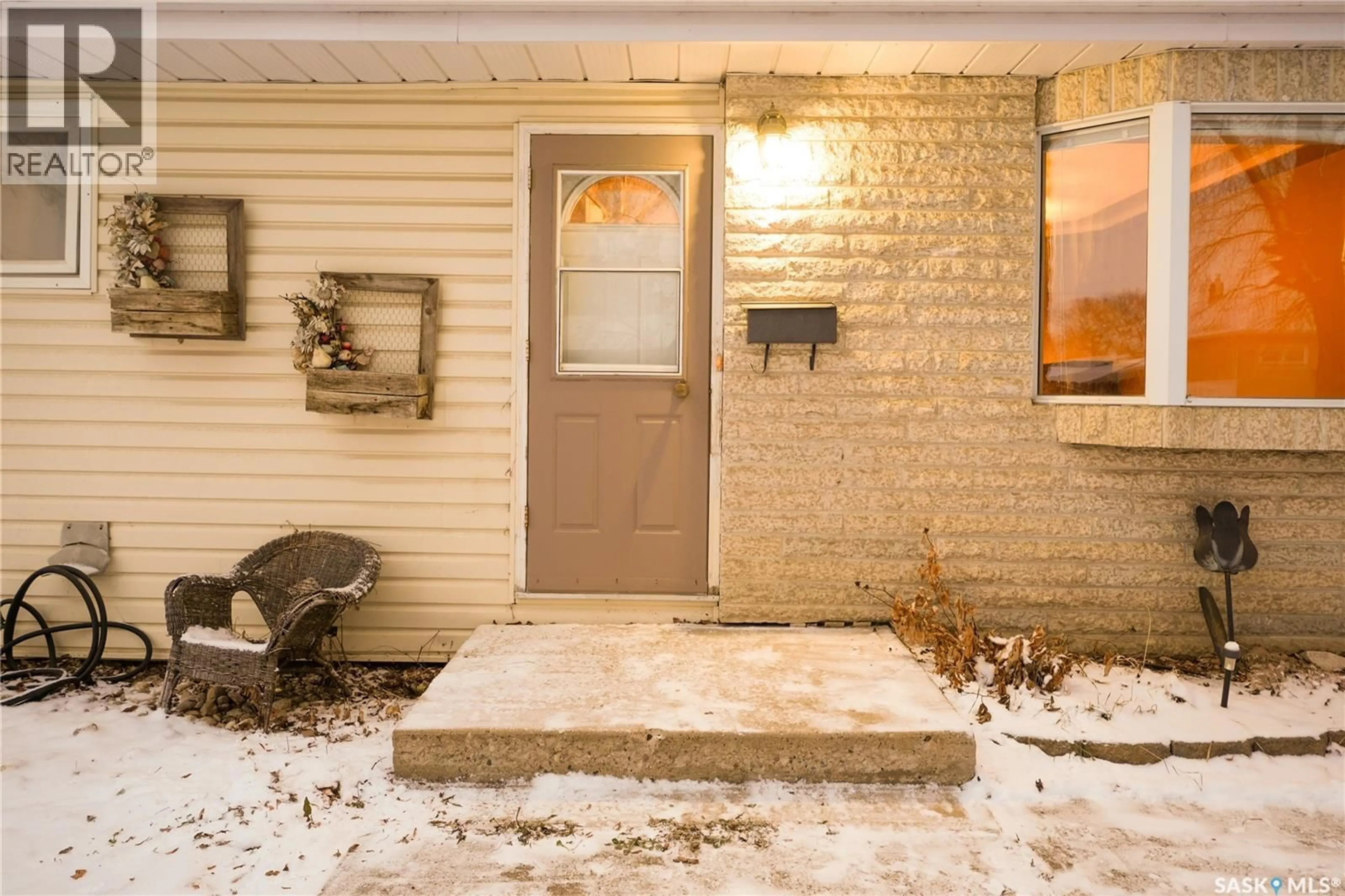 Indoor entryway for 1126 IROQUOIS STREET, Moose Jaw Saskatchewan S6H5B9