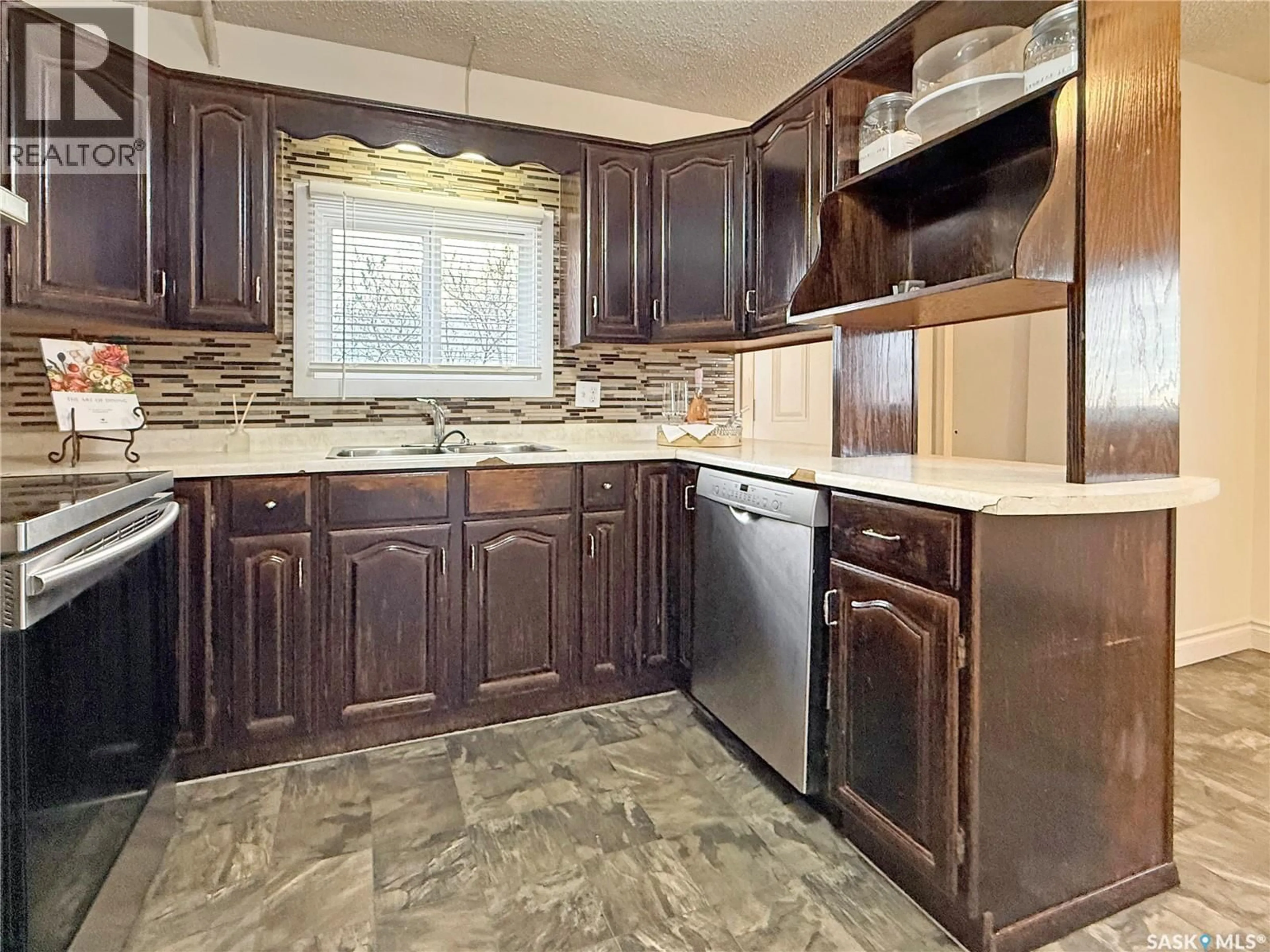 Standard kitchen, ceramic/tile floor for 314 10TH AVENUE, Swift Current Saskatchewan S9H1B6