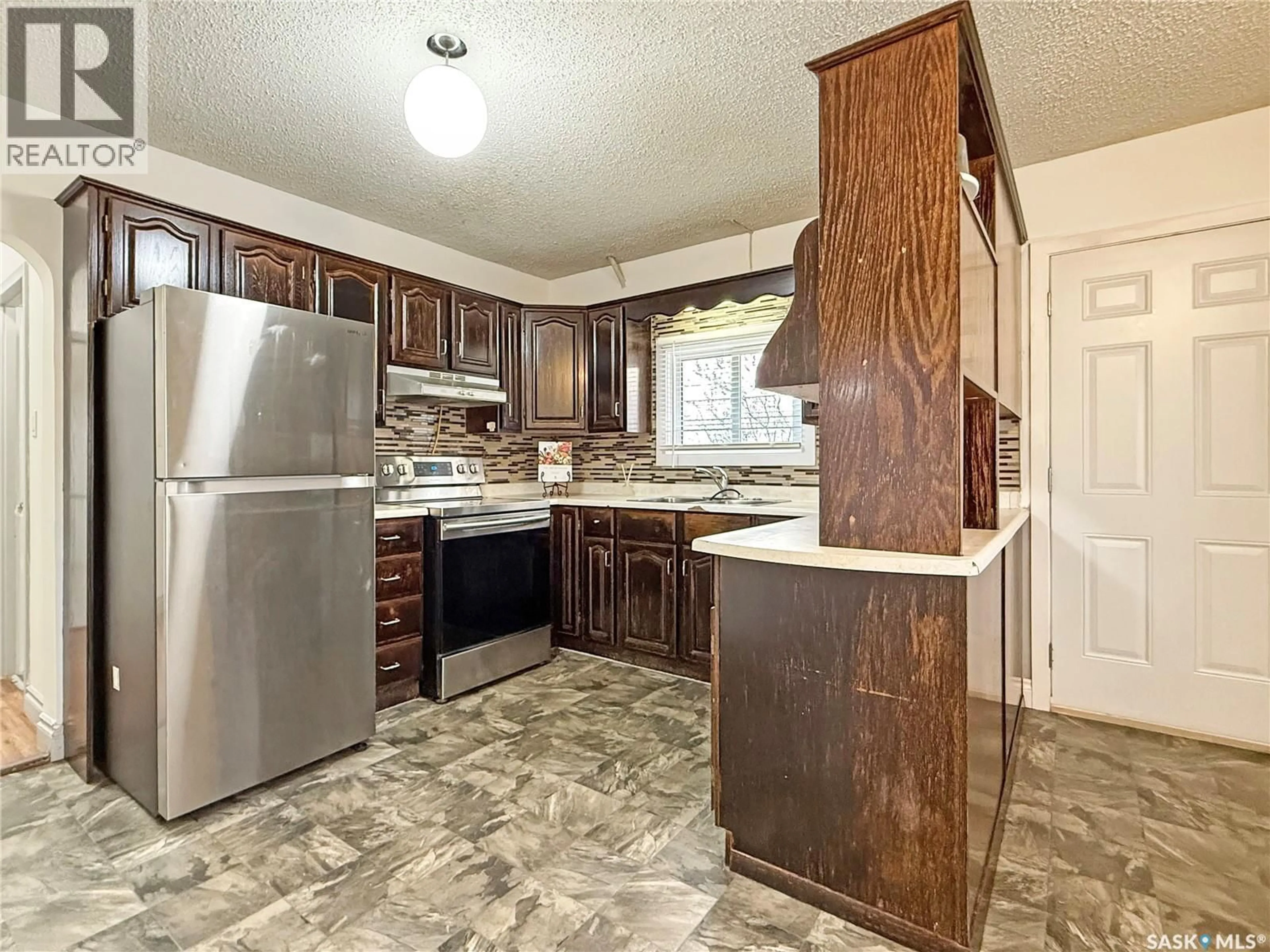 Standard kitchen, unknown for 314 10TH AVENUE, Swift Current Saskatchewan S9H1B6