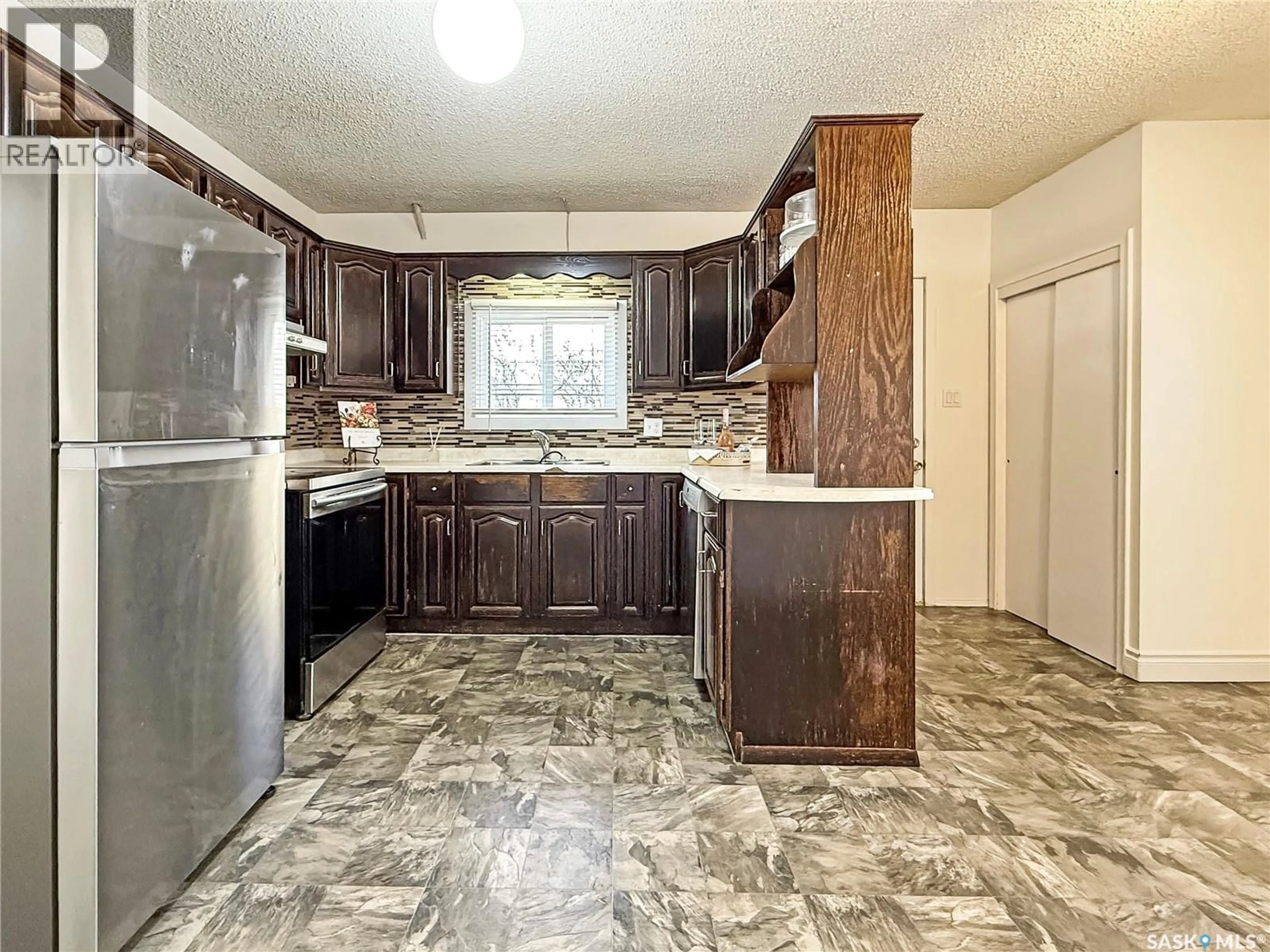Standard kitchen, unknown for 314 10TH AVENUE, Swift Current Saskatchewan S9H1B6