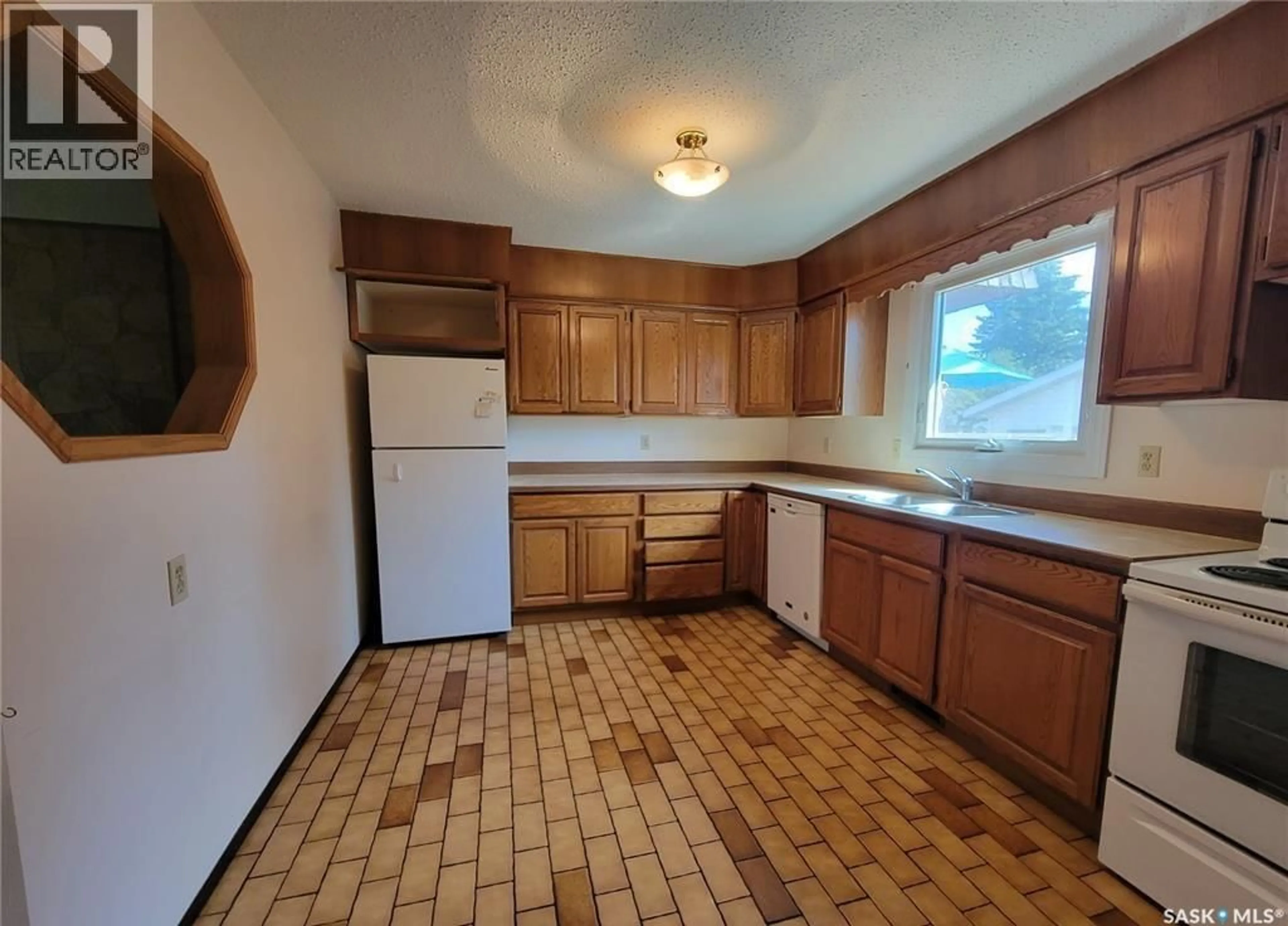 Standard kitchen, unknown for B - 2002 FOLEY DRIVE, North Battleford Saskatchewan S9A3G9