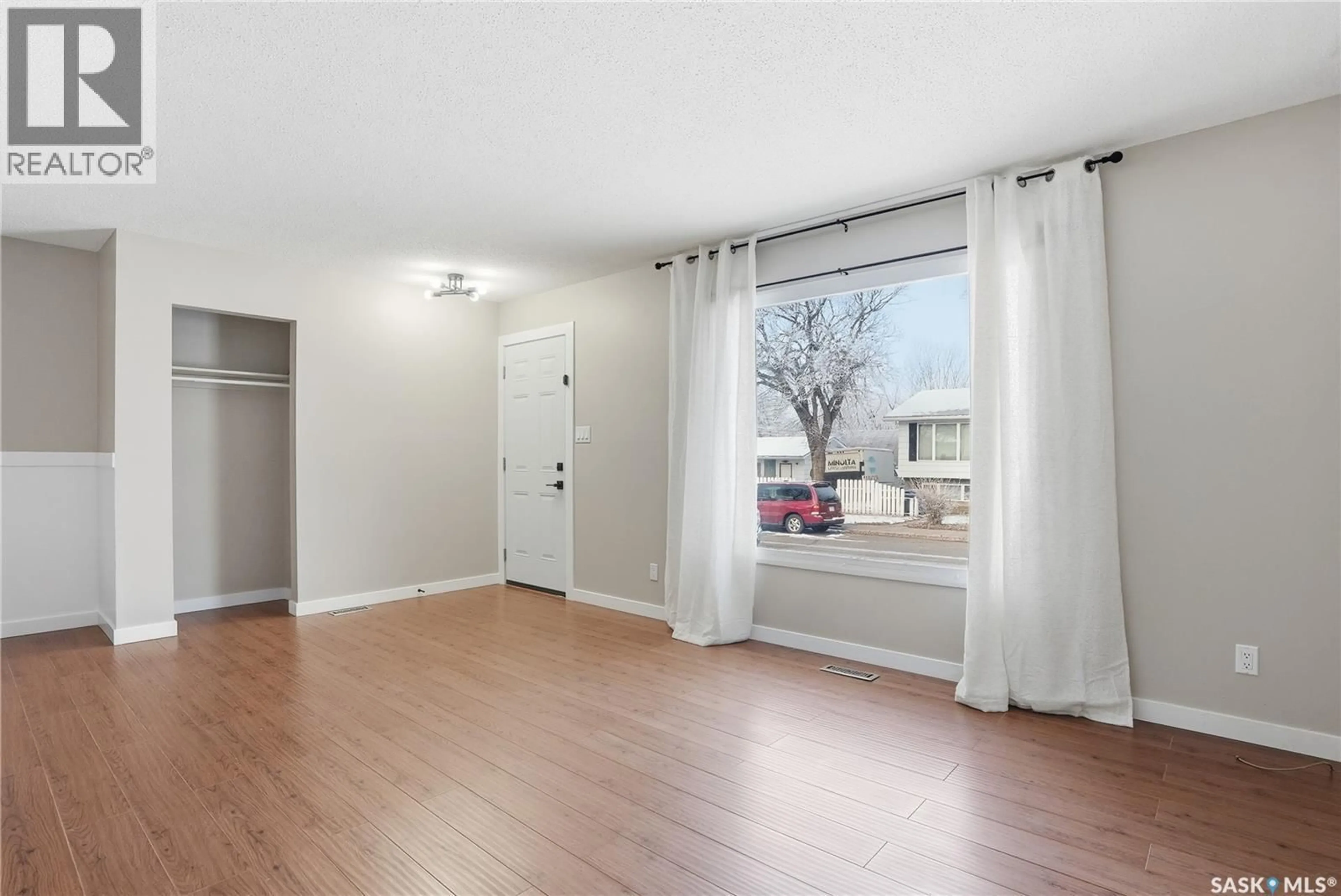 A pic of a room for 433 K AVENUE, Saskatoon Saskatchewan S7L2M5