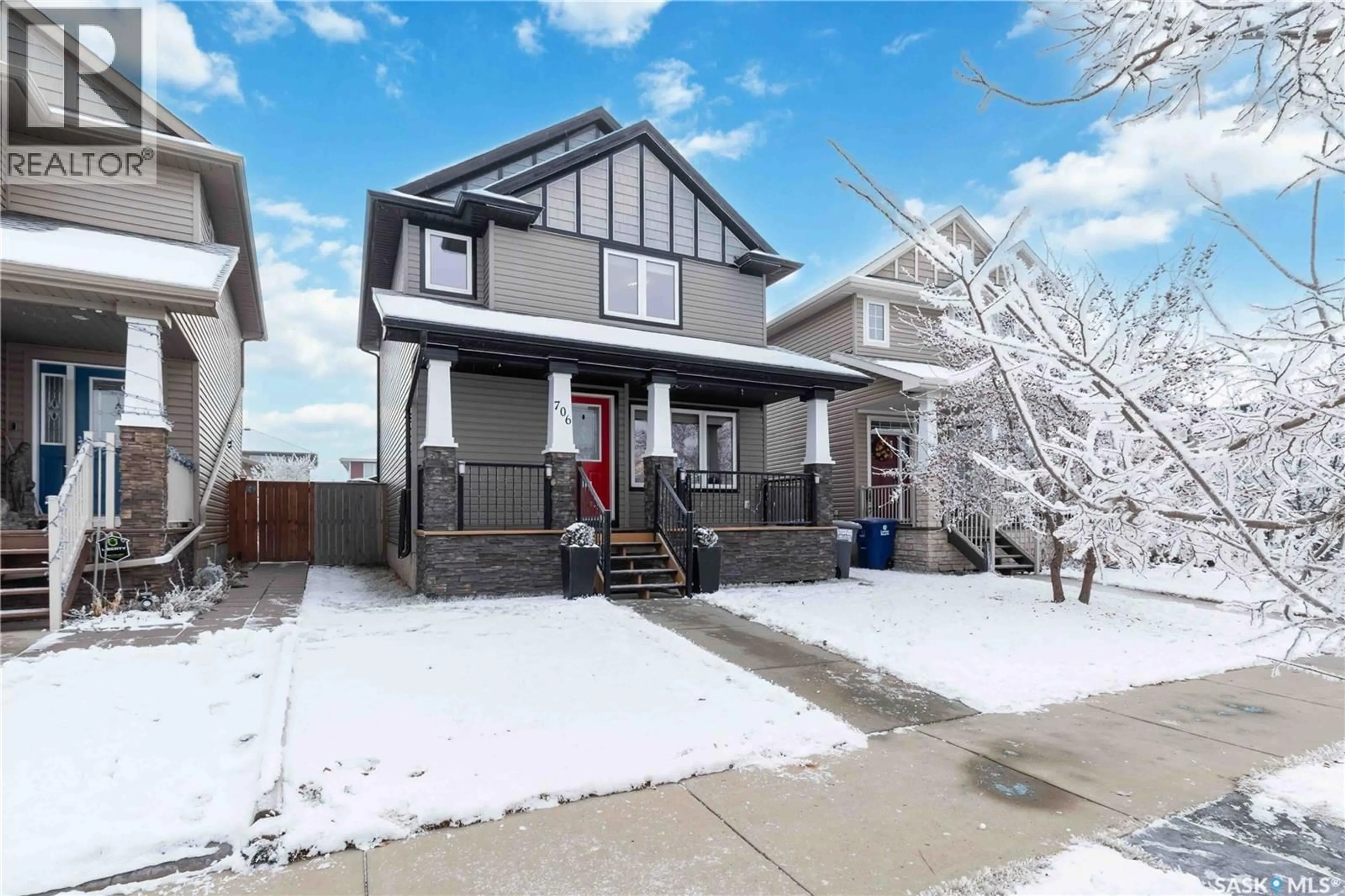 Home with vinyl exterior material, street for 706 STONEBRIDGE COMMON, Saskatoon Saskatchewan S7T0M9