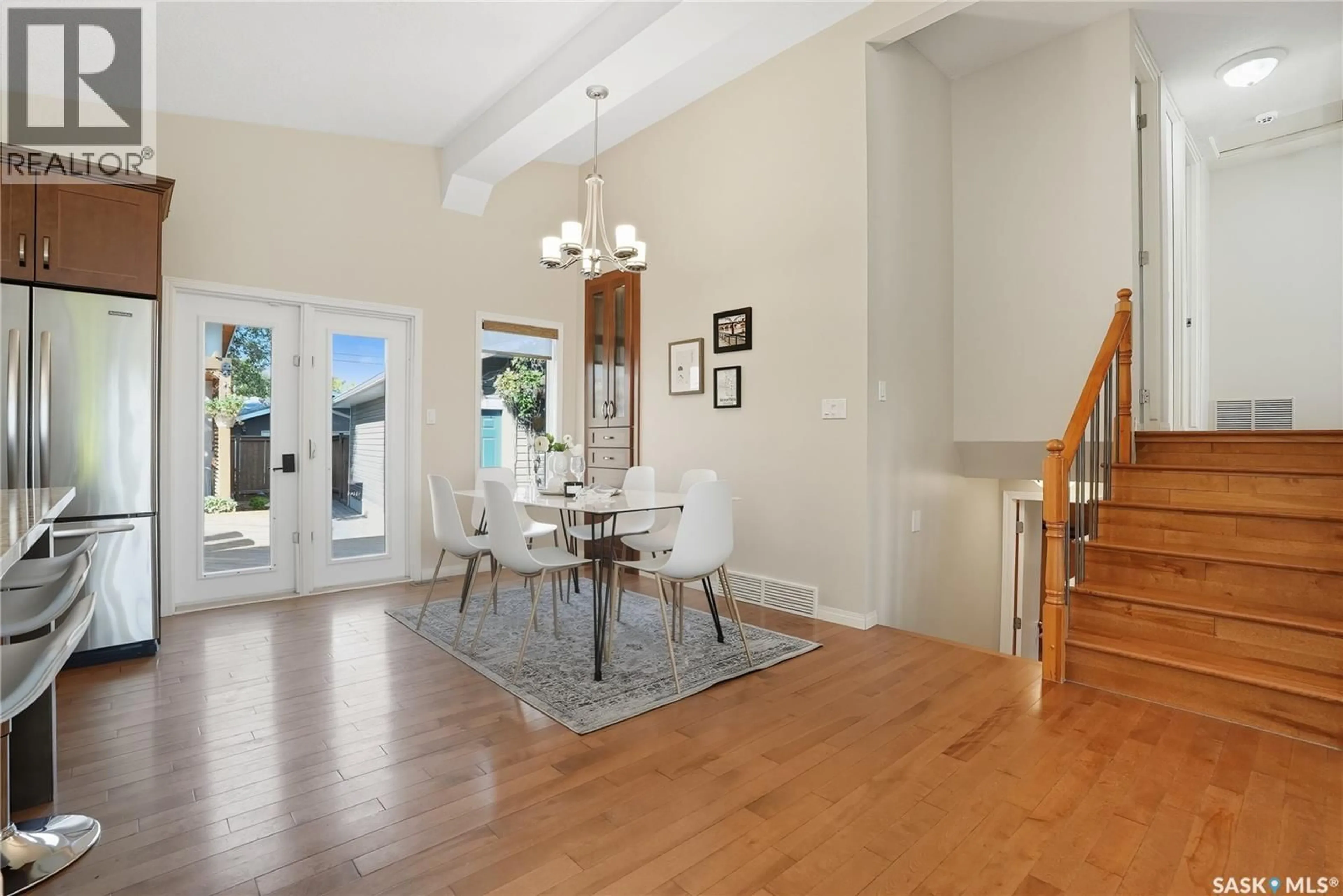 Indoor foyer for 91 LINDSAY DRIVE, Saskatoon Saskatchewan S7H3E4