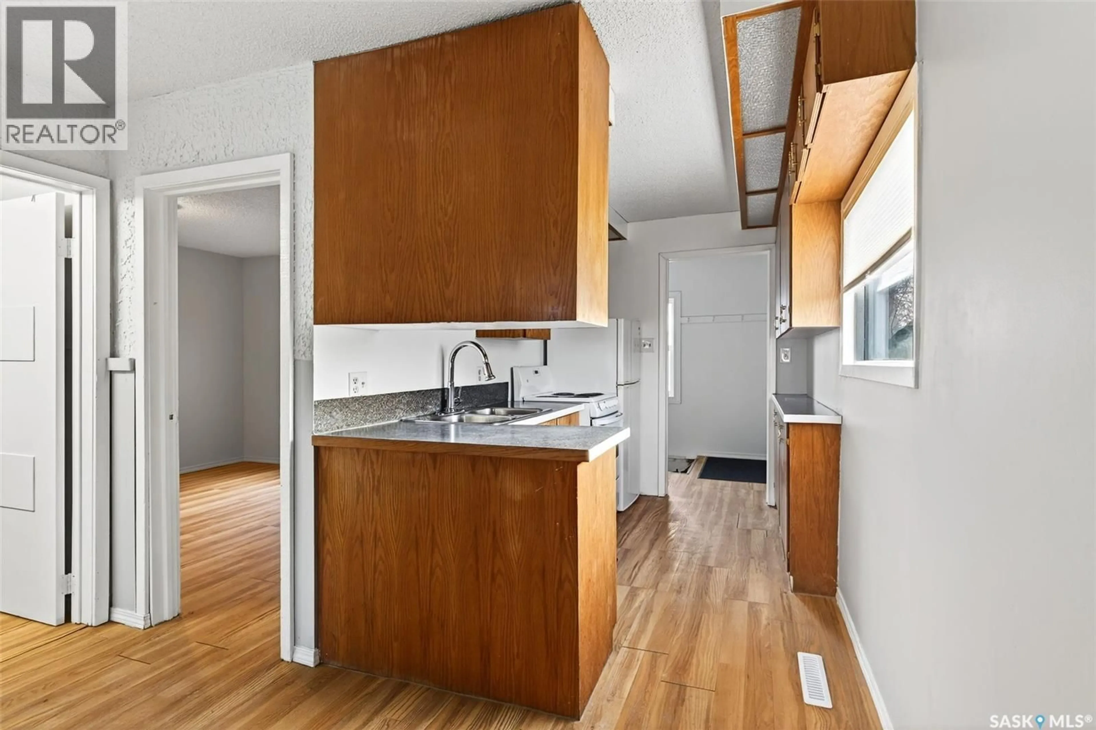 Standard kitchen, wood/laminate floor for 179 HALIFAX STREET, Regina Saskatchewan S4R1S7