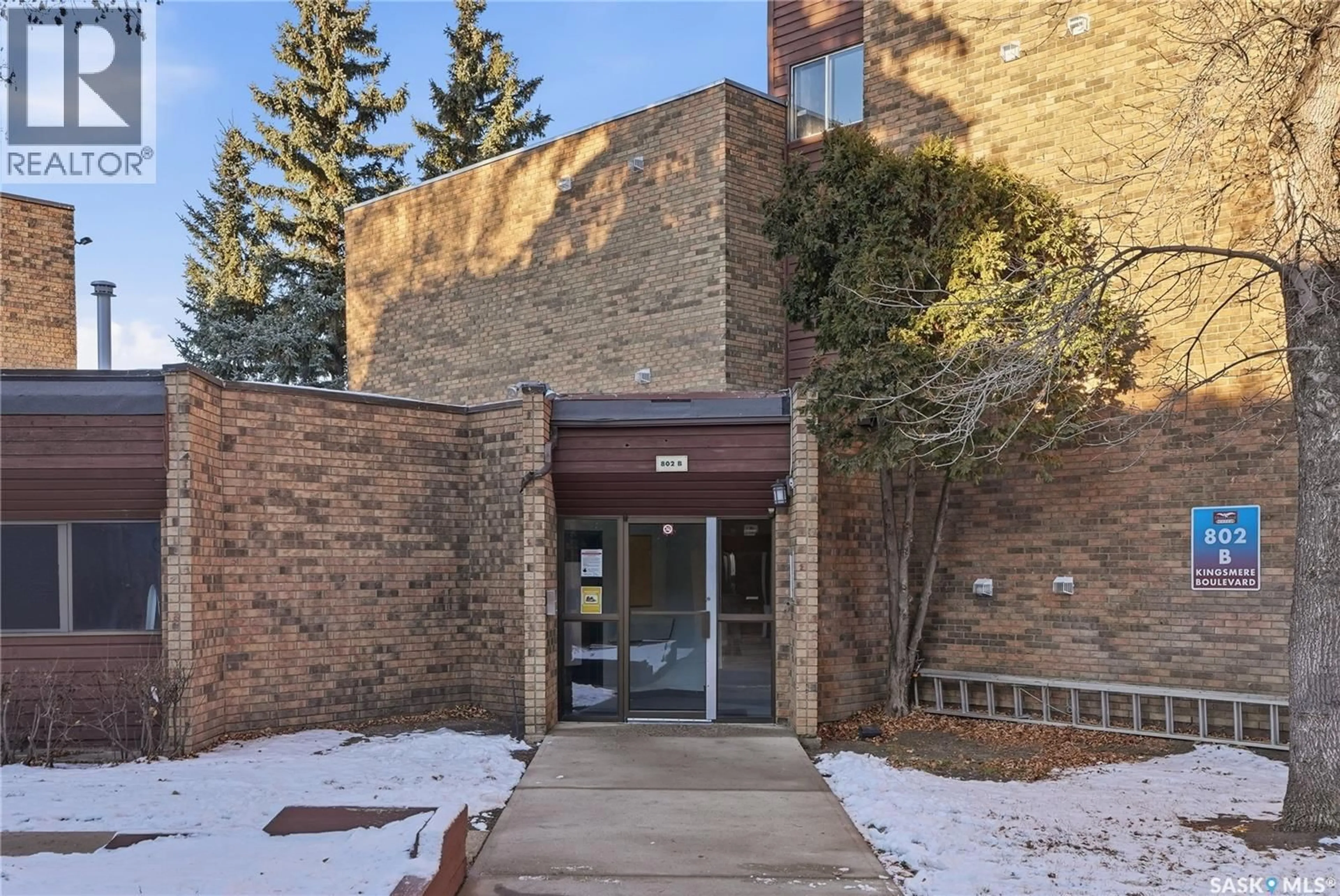 Indoor foyer for 802B - 202 KINGSMERE BOULEVARD, Saskatoon Saskatchewan S7J4S4