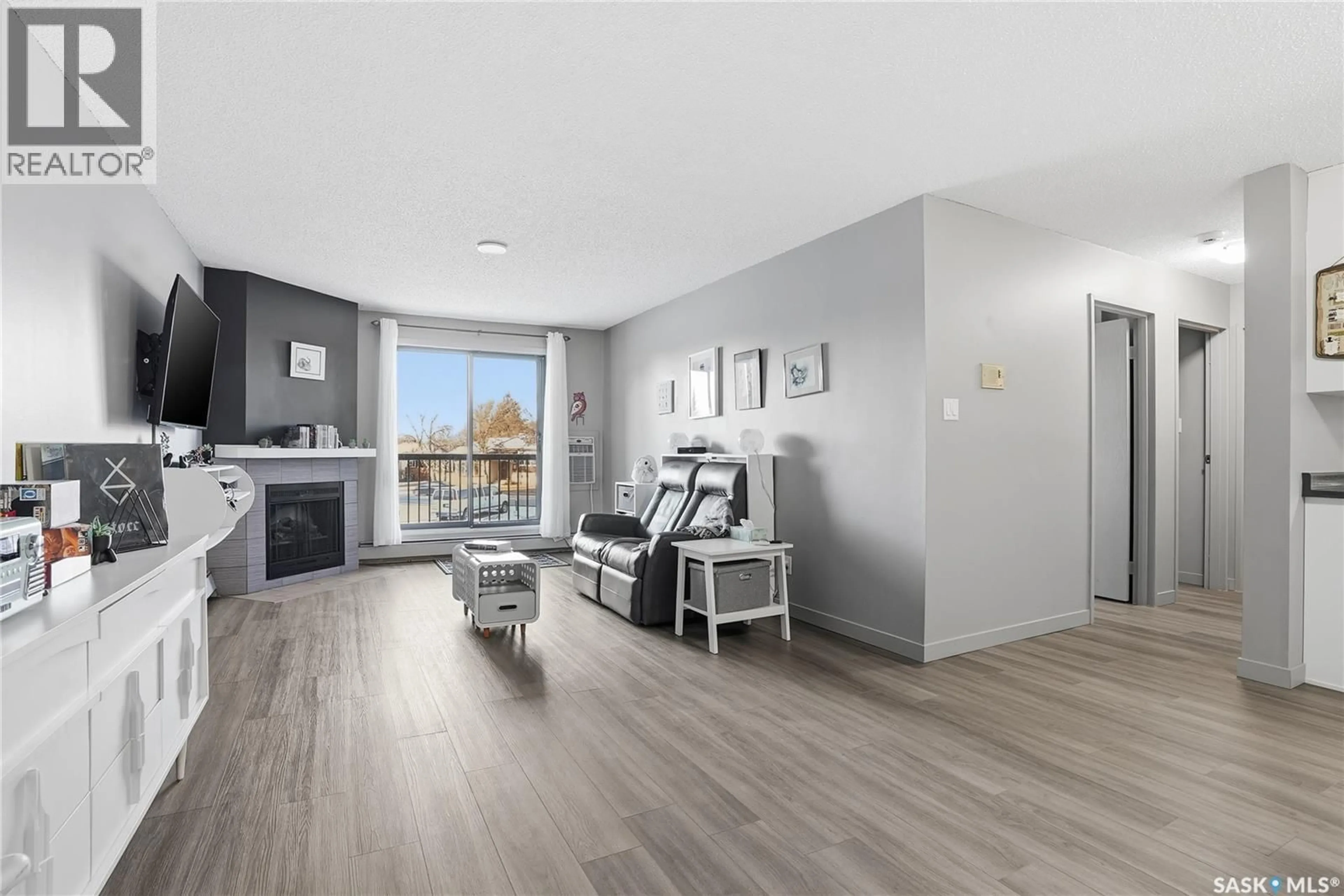 Living room with furniture, wood/laminate floor for 802B - 202 KINGSMERE BOULEVARD, Saskatoon Saskatchewan S7J4S4