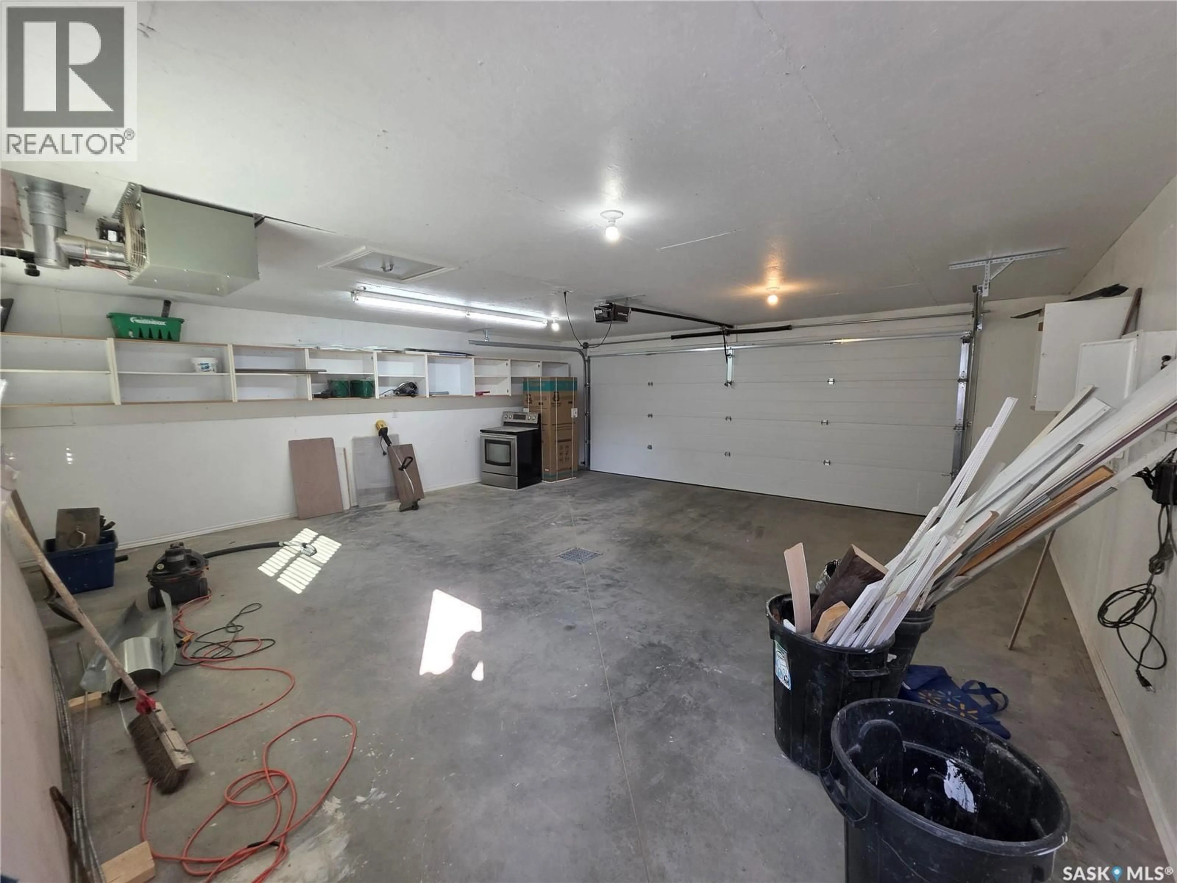 Indoor garage for 720 O AVENUE, Saskatoon Saskatchewan S7M2S5