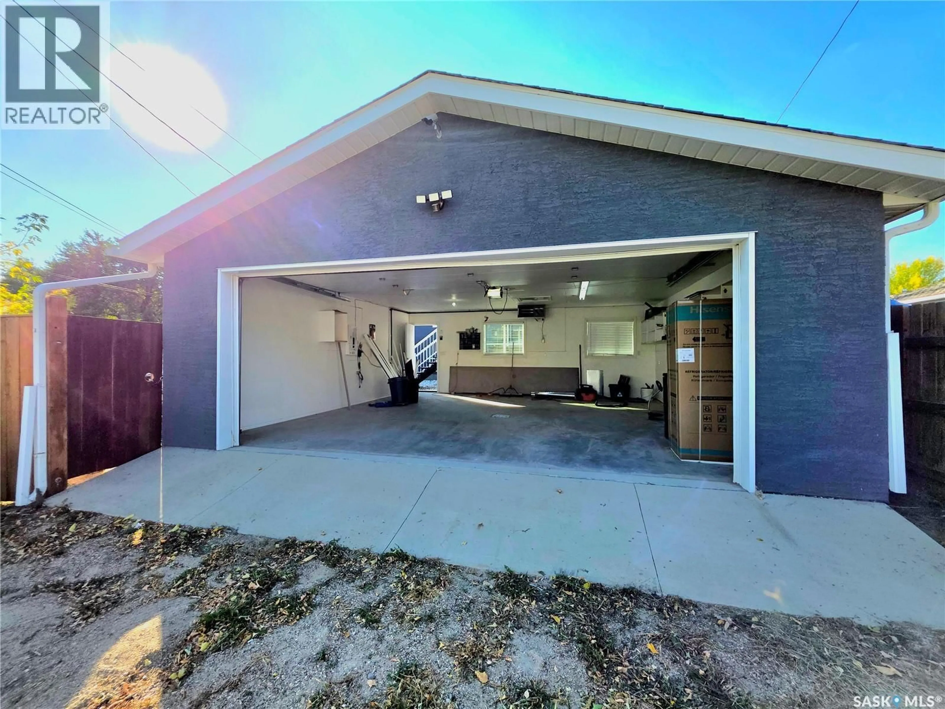 Indoor garage for 720 O AVENUE, Saskatoon Saskatchewan S7M2S5