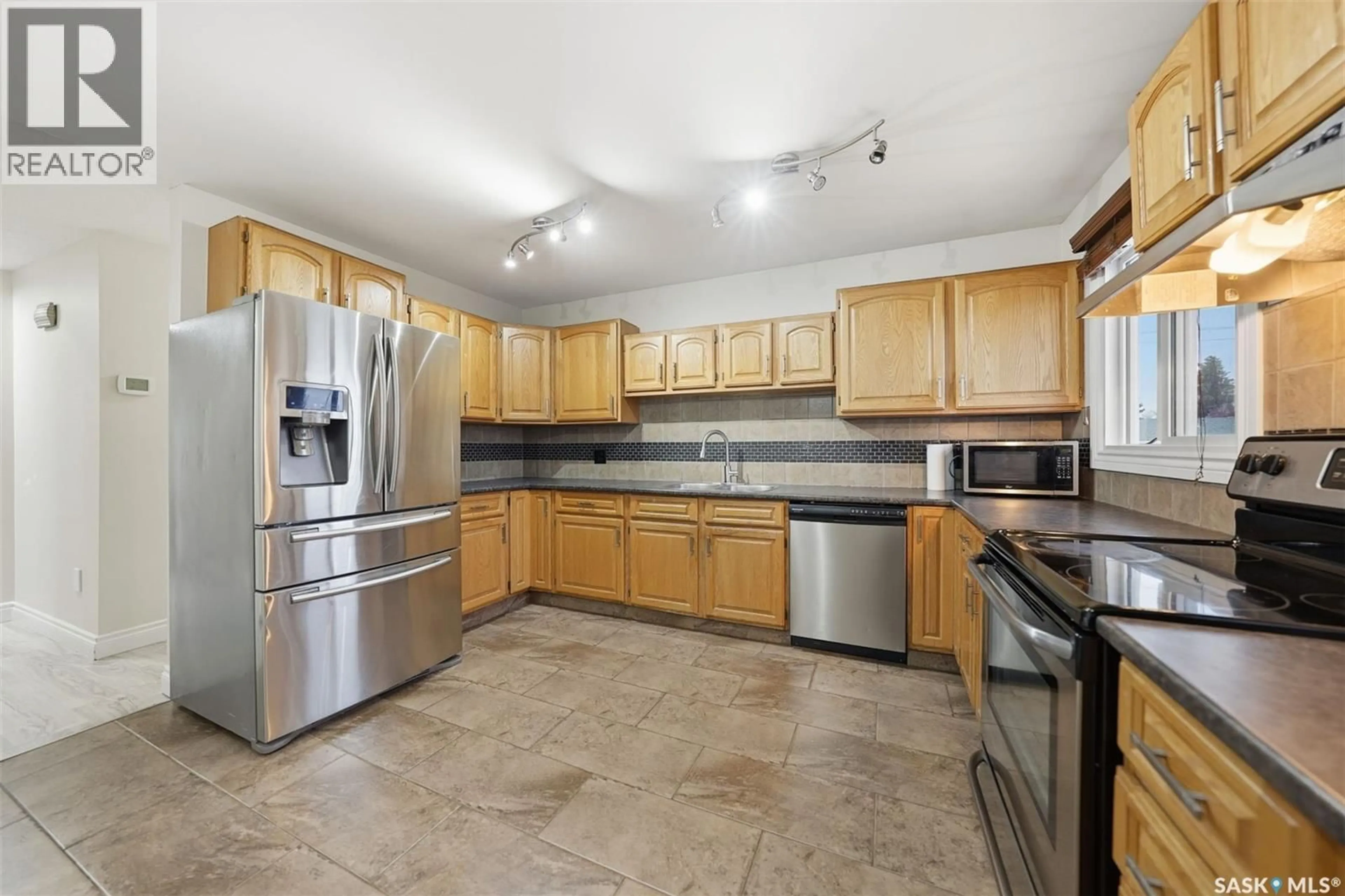 Standard kitchen, ceramic/tile floor for 61 MONCTON PLACE, Saskatoon Saskatchewan S7H4J9