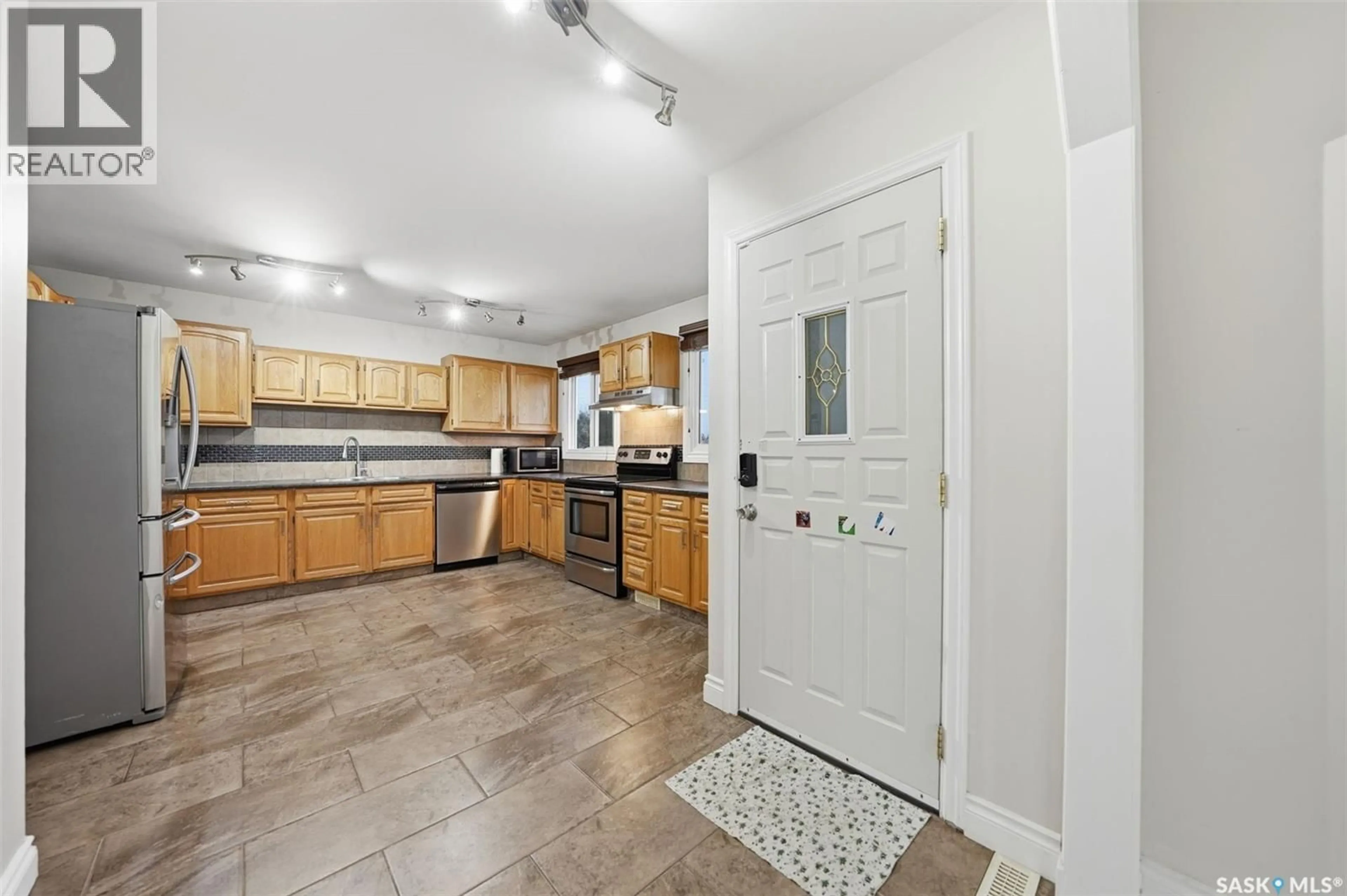 Standard kitchen, ceramic/tile floor for 61 MONCTON PLACE, Saskatoon Saskatchewan S7H4J9
