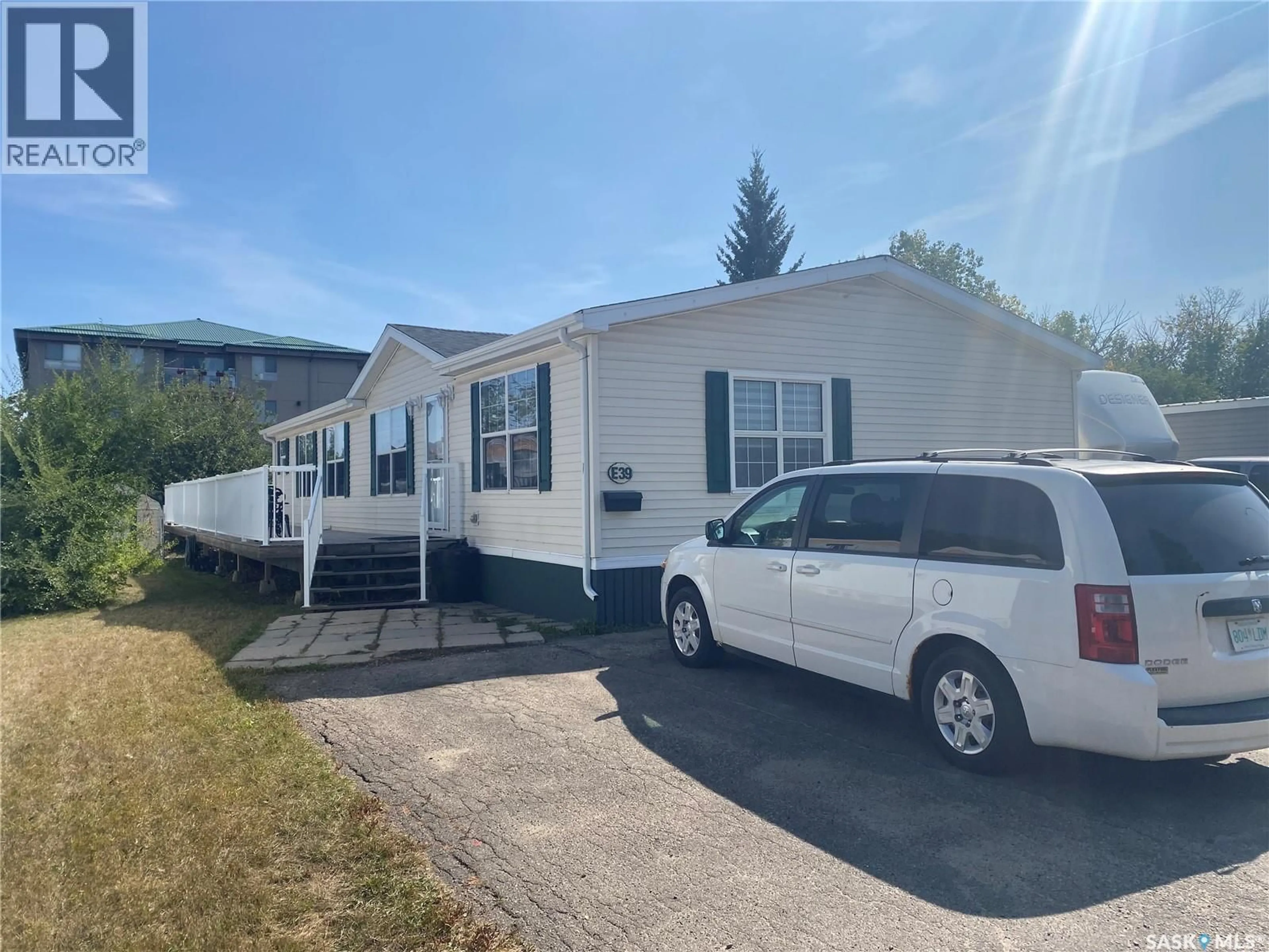 Home with vinyl exterior material, unknown for E39 - 1400 12TH AVENUE, Regina Saskatchewan S4N0M6