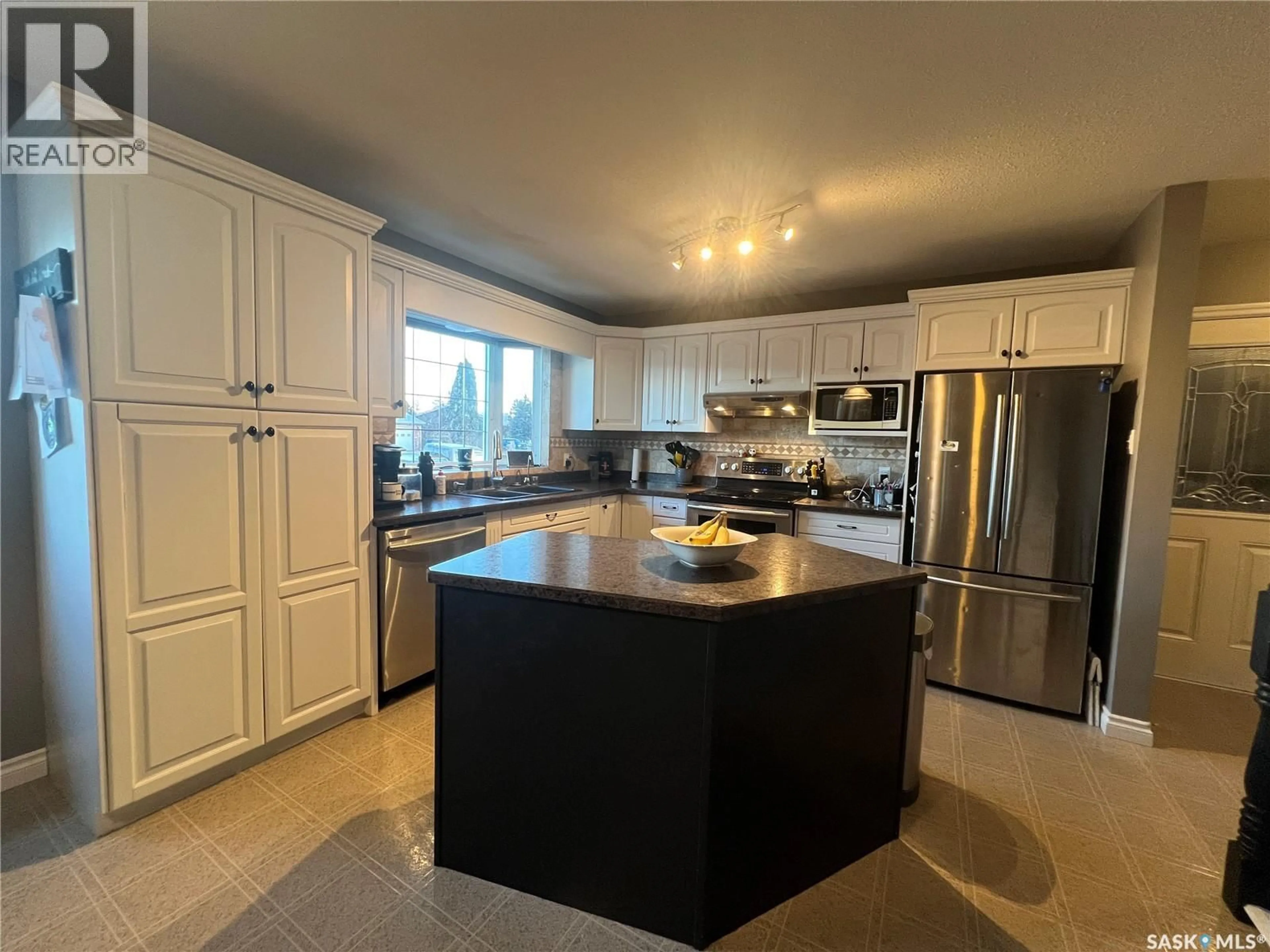 Open concept kitchen, unknown for 235 GEORGE CRESCENT, Esterhazy Saskatchewan S0A0X0