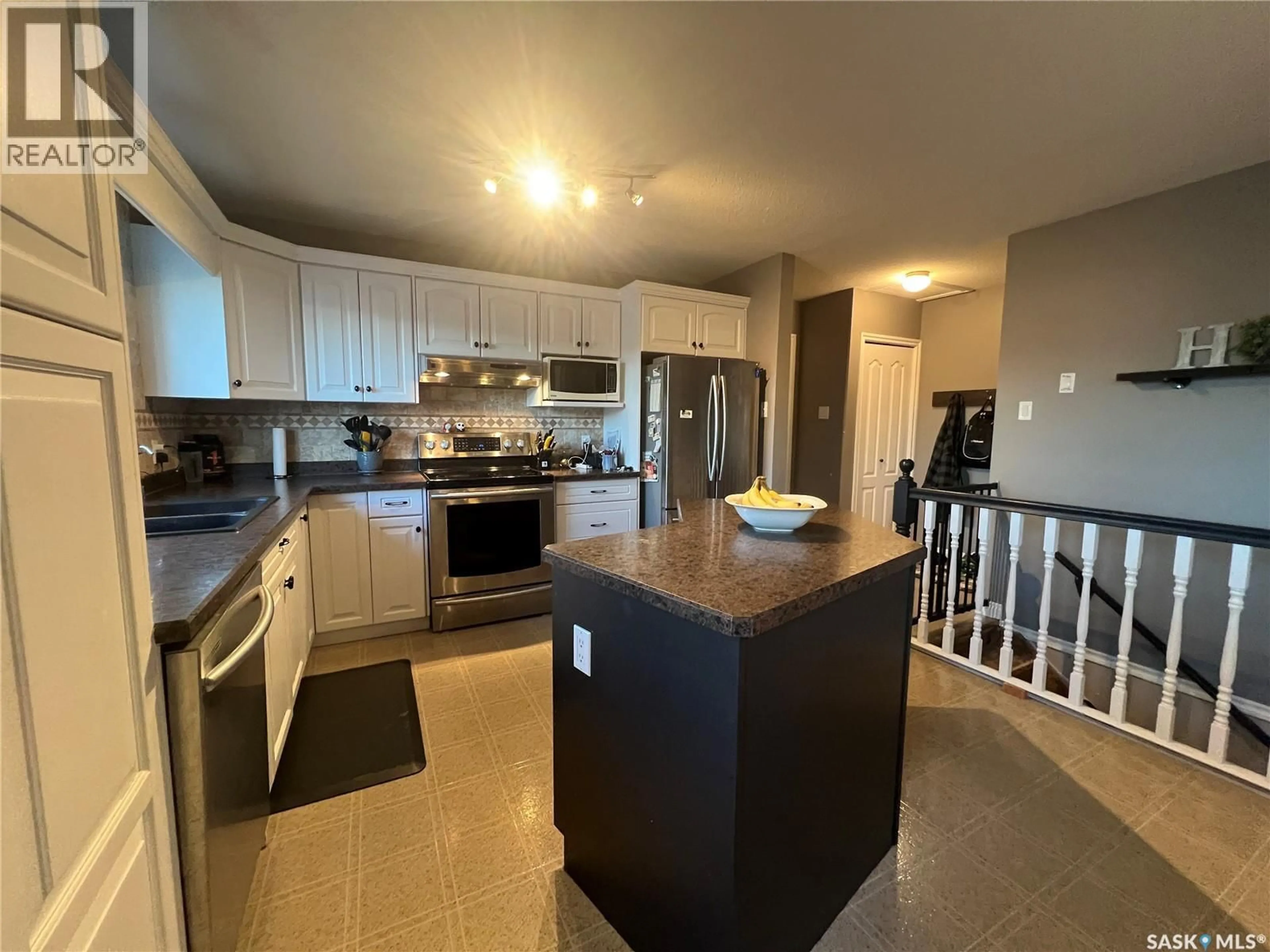 Open concept kitchen, unknown for 235 GEORGE CRESCENT, Esterhazy Saskatchewan S0A0X0