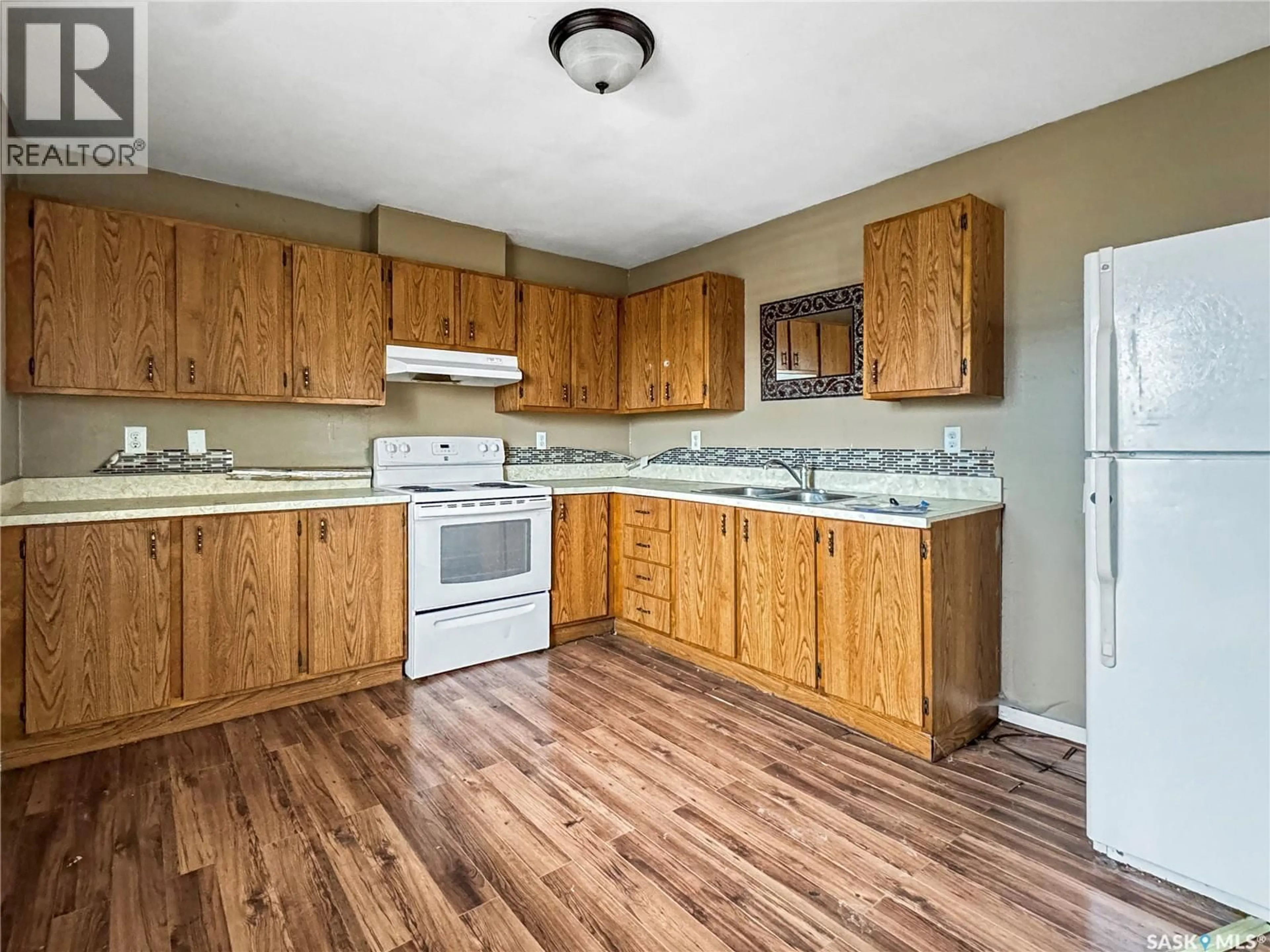 Standard kitchen, wood/laminate floor for 406 BIRCH DRIVE, Maidstone Saskatchewan S0M1M0