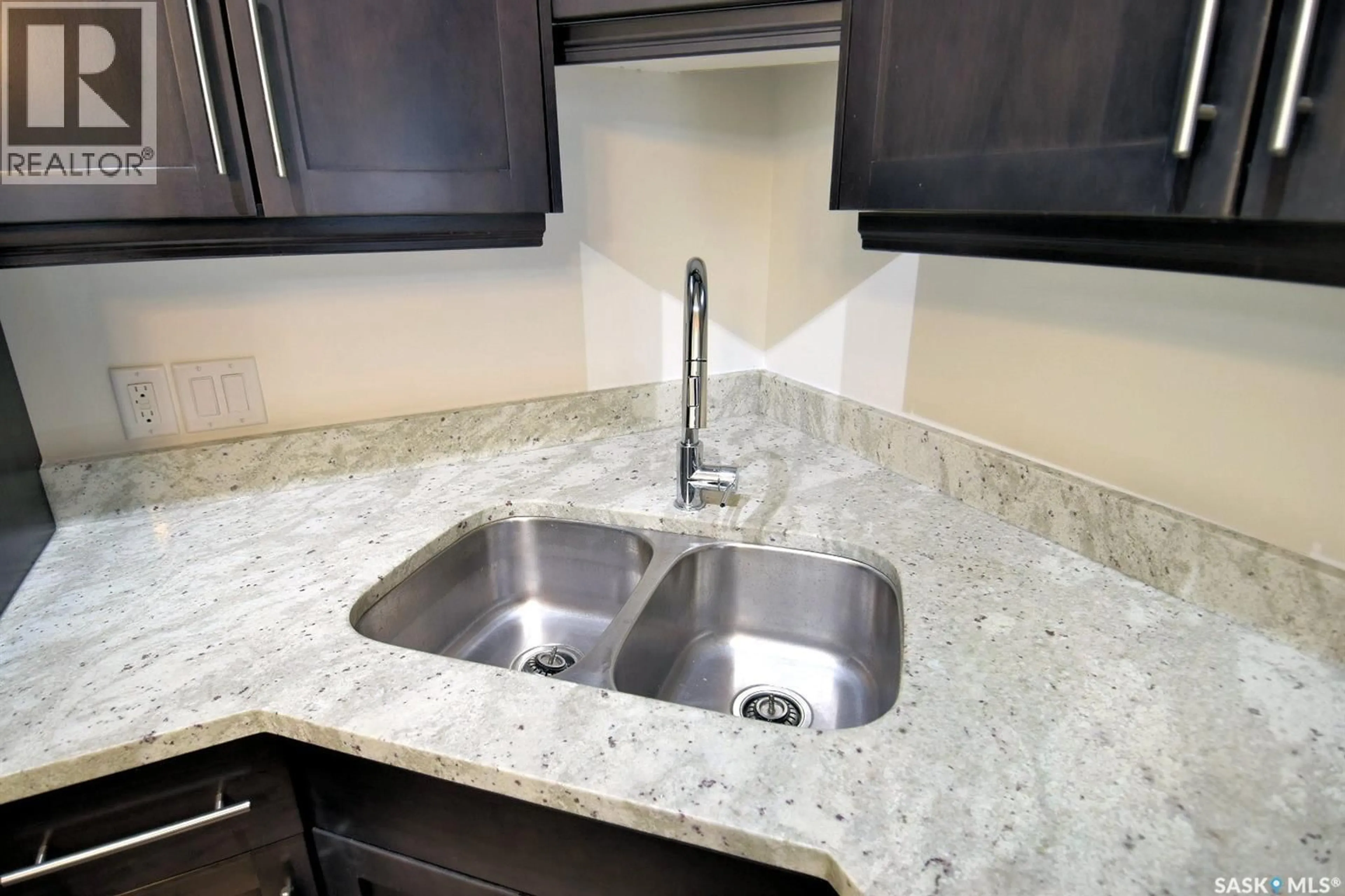 Standard kitchen, ceramic/tile floor for 419 - 307 NELSON ROAD, Saskatoon Saskatchewan S7S1P2