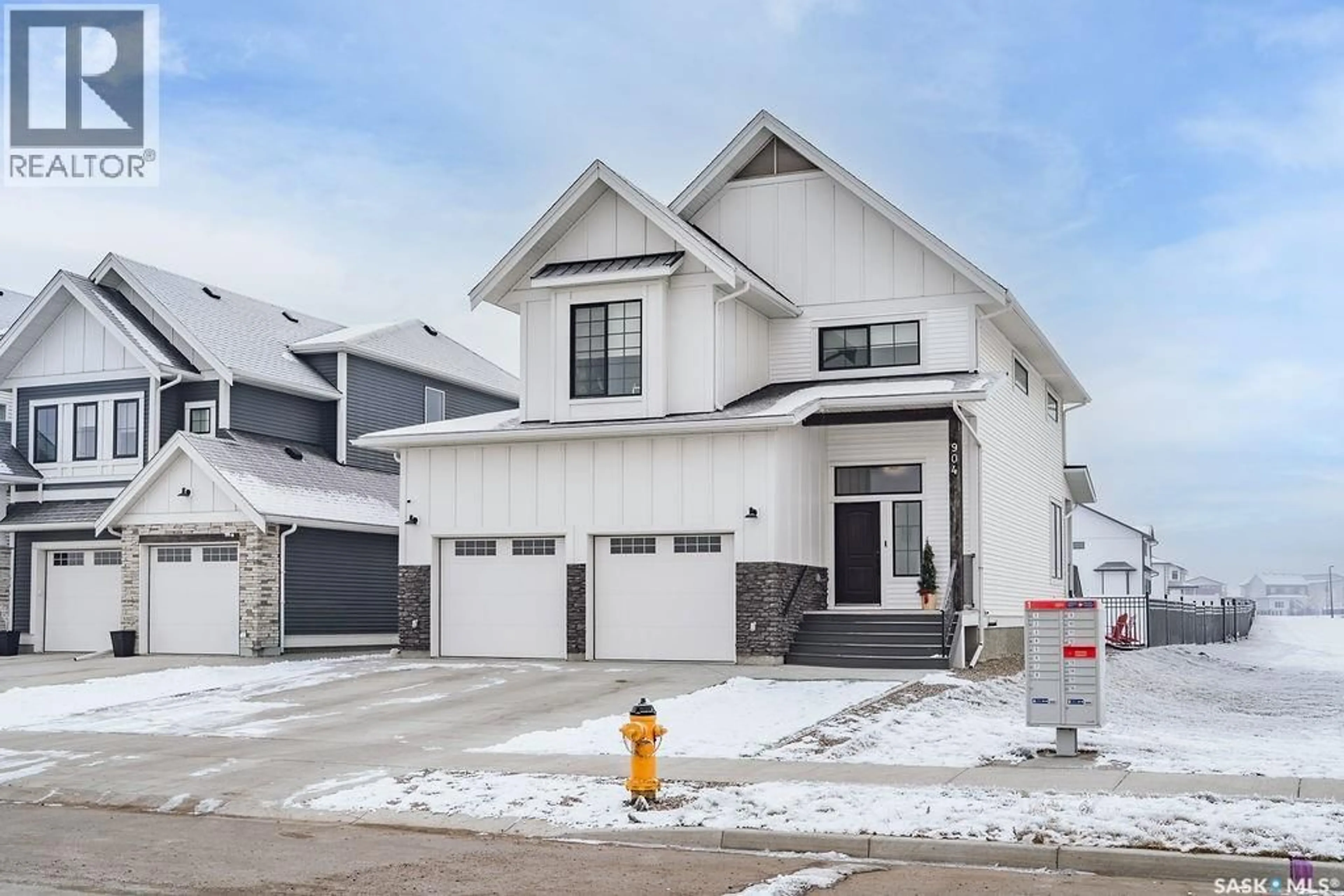 Home with vinyl exterior material, street for 904 FEHEREGYHAZI BOULEVARD, Saskatoon Saskatchewan S7W1E1