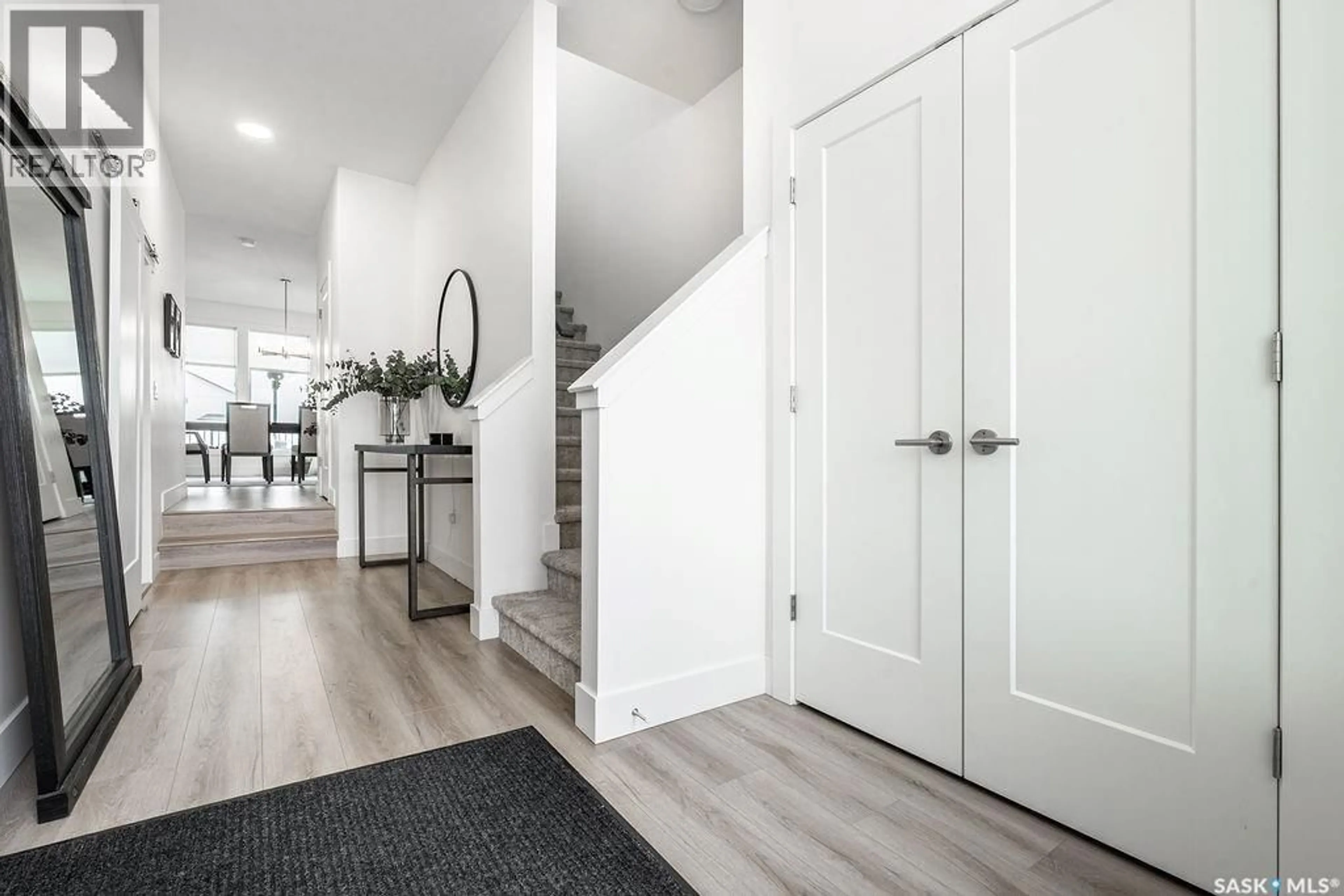 Indoor entryway for 904 FEHEREGYHAZI BOULEVARD, Saskatoon Saskatchewan S7W1E1