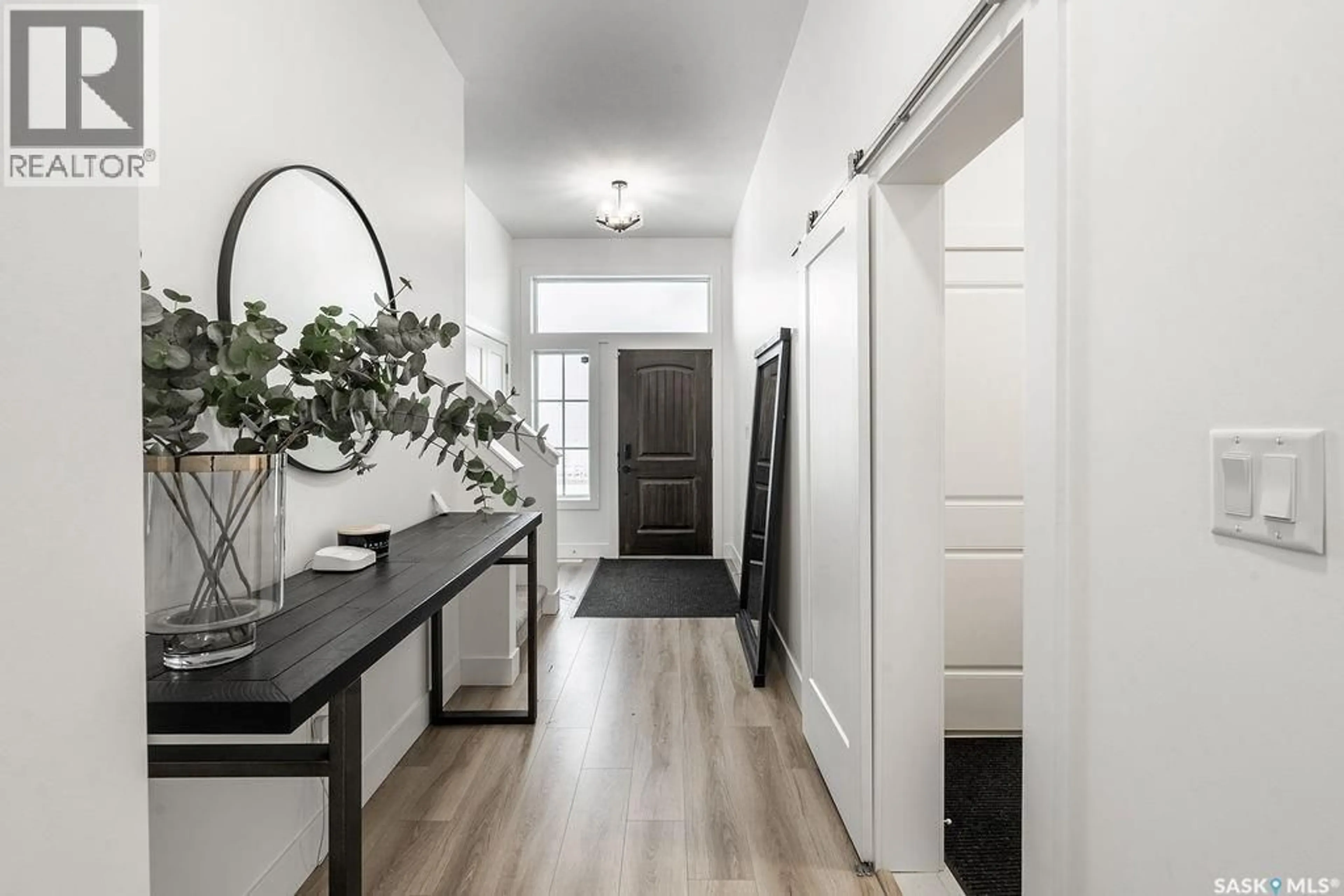 Indoor entryway for 904 FEHEREGYHAZI BOULEVARD, Saskatoon Saskatchewan S7W1E1