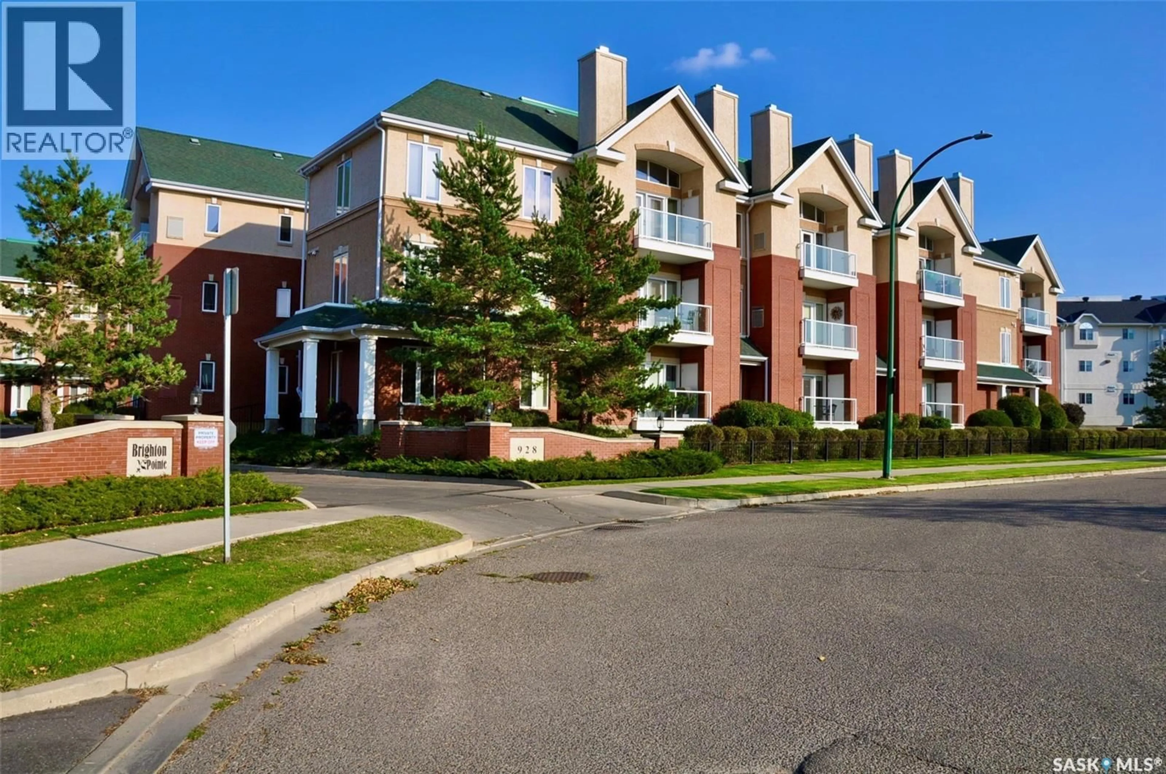 Patio, building for 928 - 115 HERITAGE VIEW, Saskatoon Saskatchewan S7H5T7