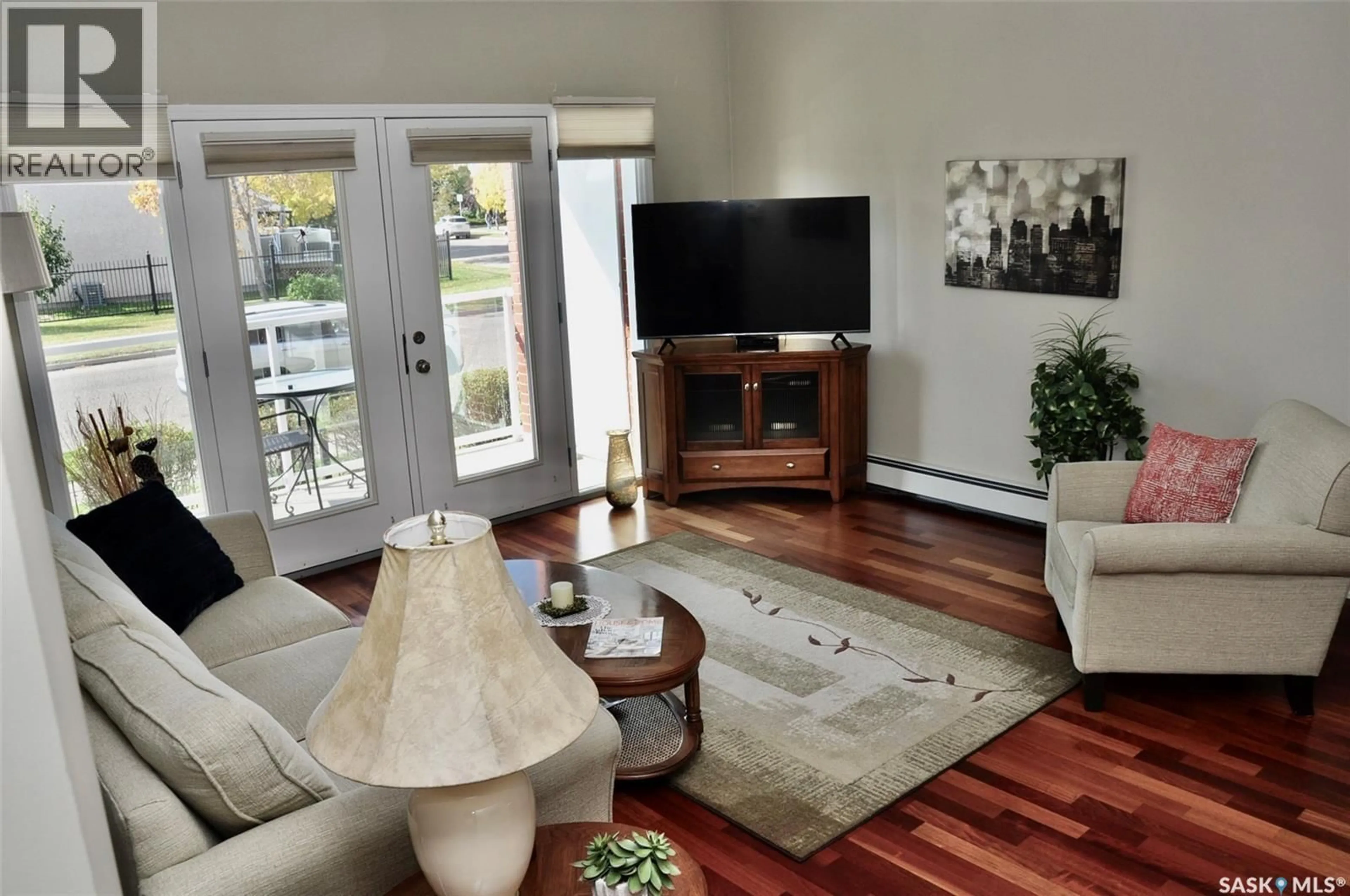 Living room with furniture, wood/laminate floor for 928 - 115 HERITAGE VIEW, Saskatoon Saskatchewan S7H5T7