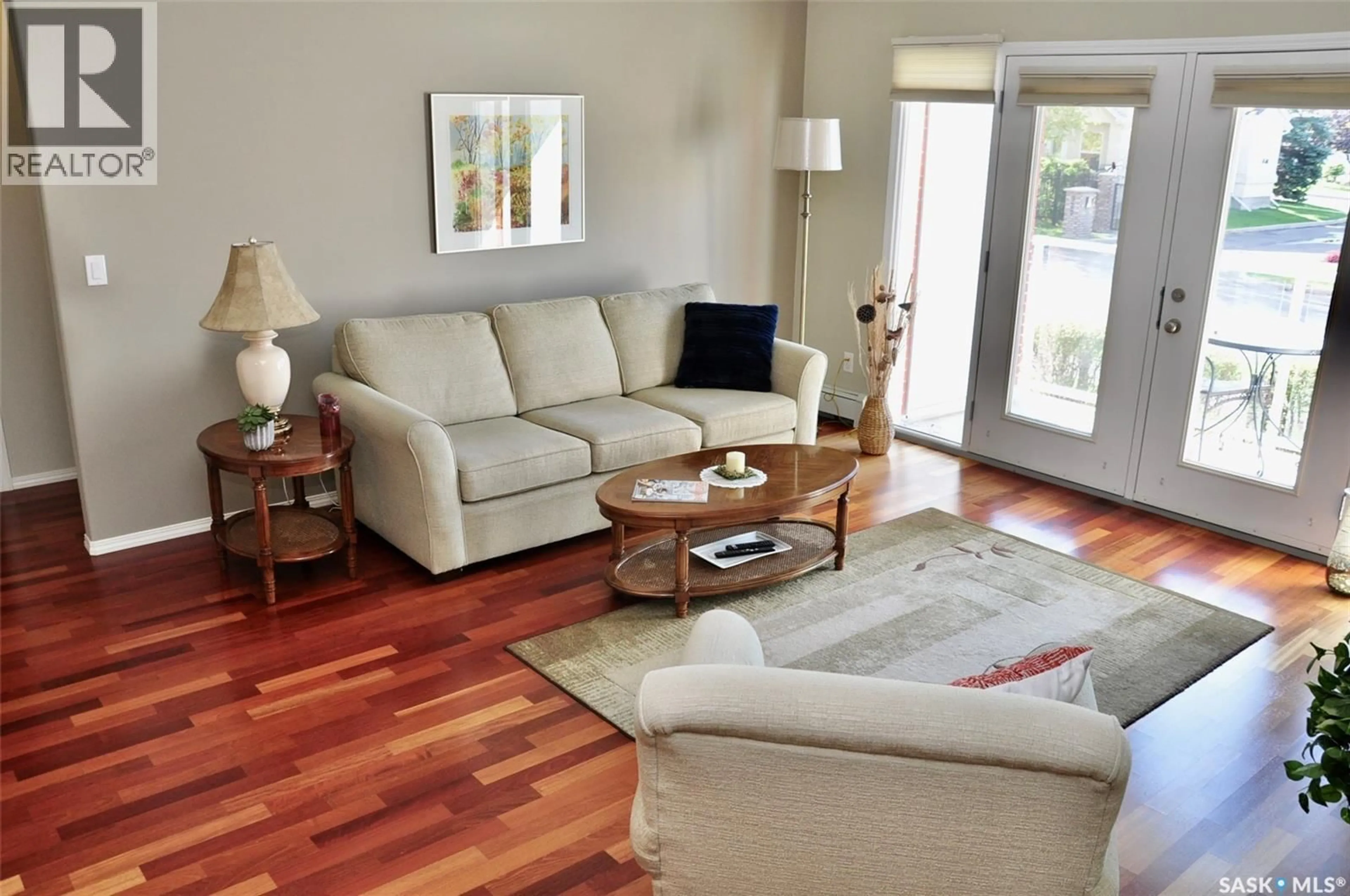 Living room with furniture, wood/laminate floor for 928 - 115 HERITAGE VIEW, Saskatoon Saskatchewan S7H5T7