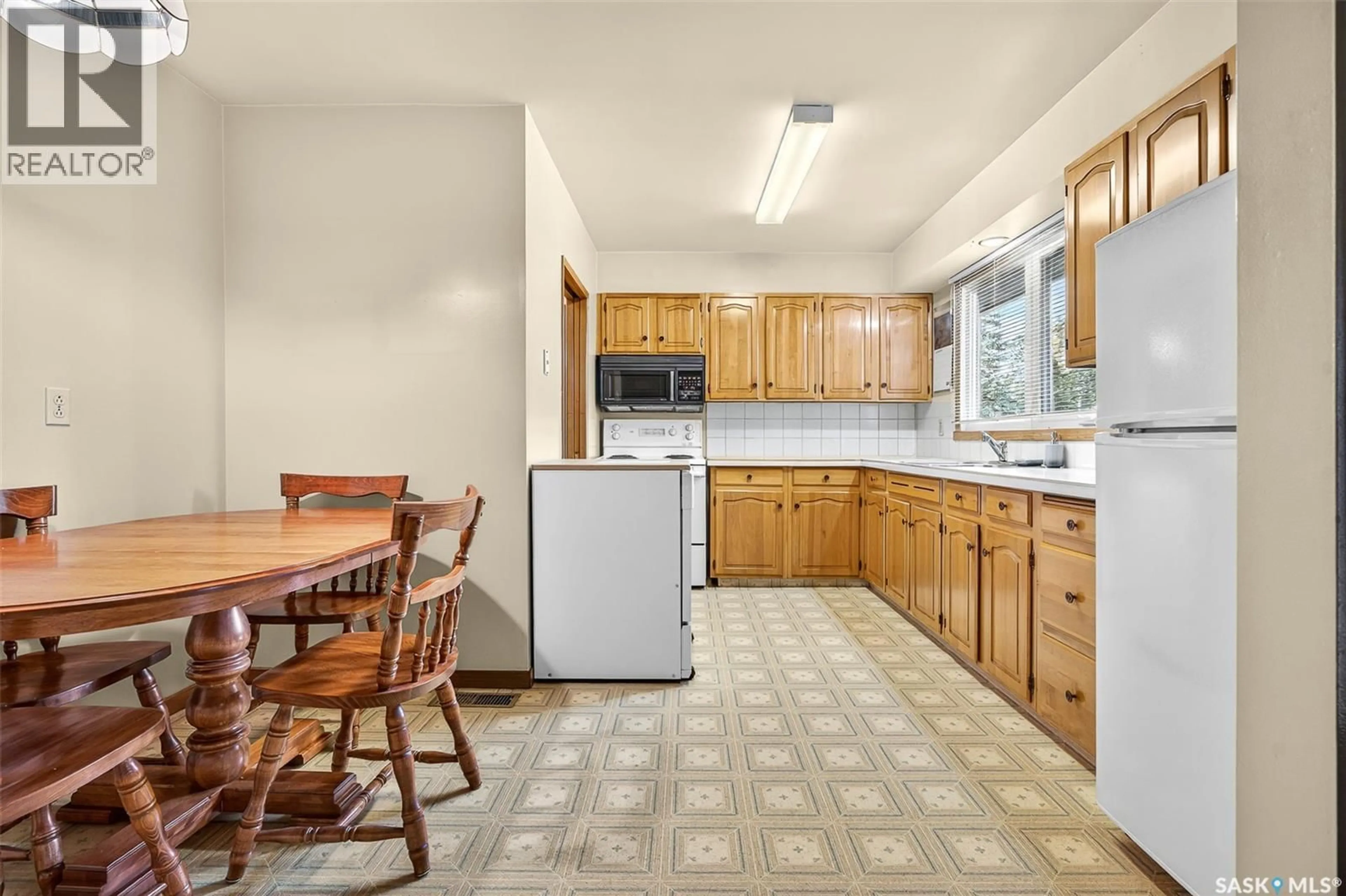 Standard kitchen, ceramic/tile floor for 1113 VAUGHAN STREET, Moose Jaw Saskatchewan S6H5P3