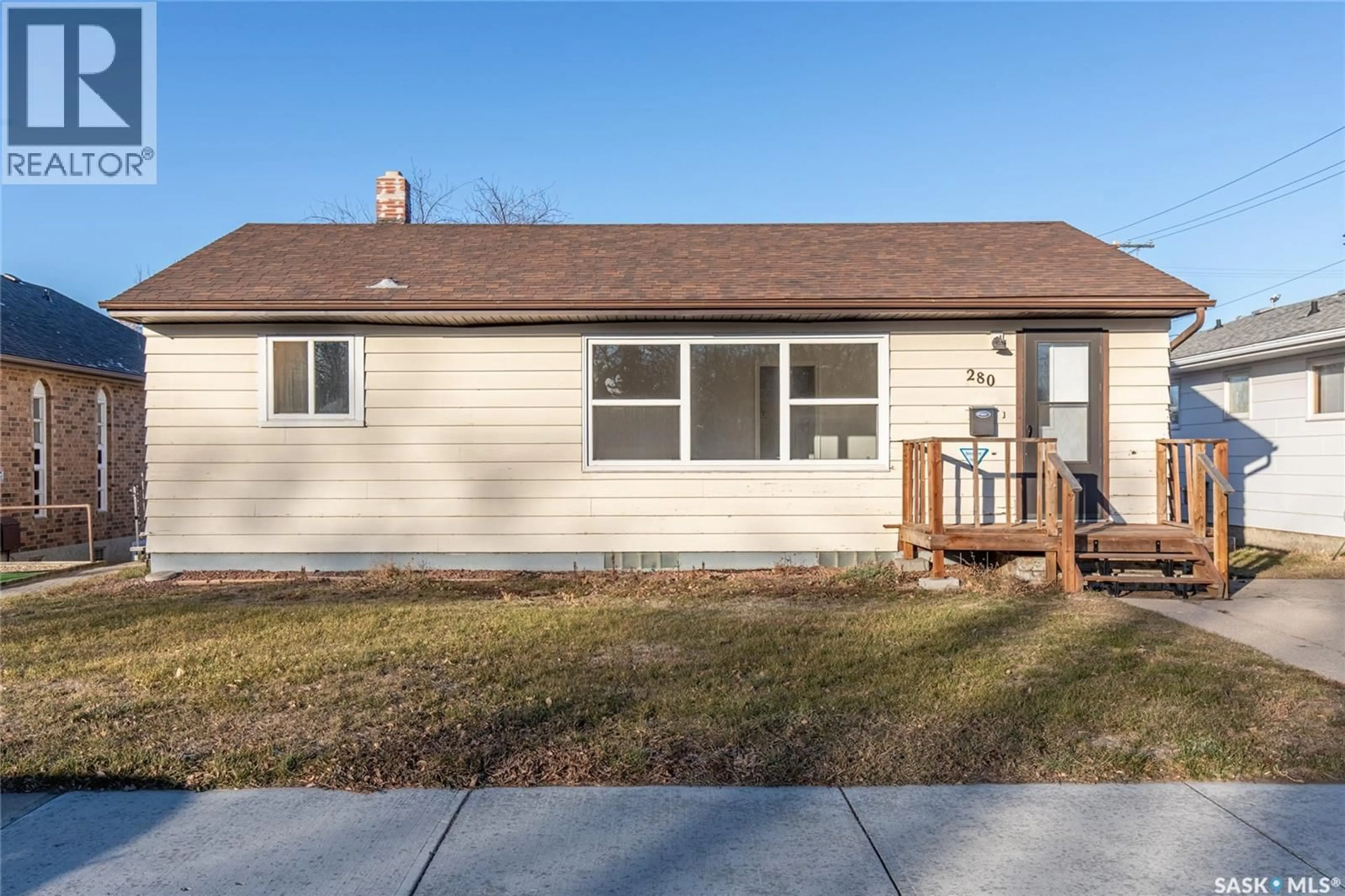 Home with vinyl exterior material, street for 280 ATHABASCA STREET E, Moose Jaw Saskatchewan S6H0L5