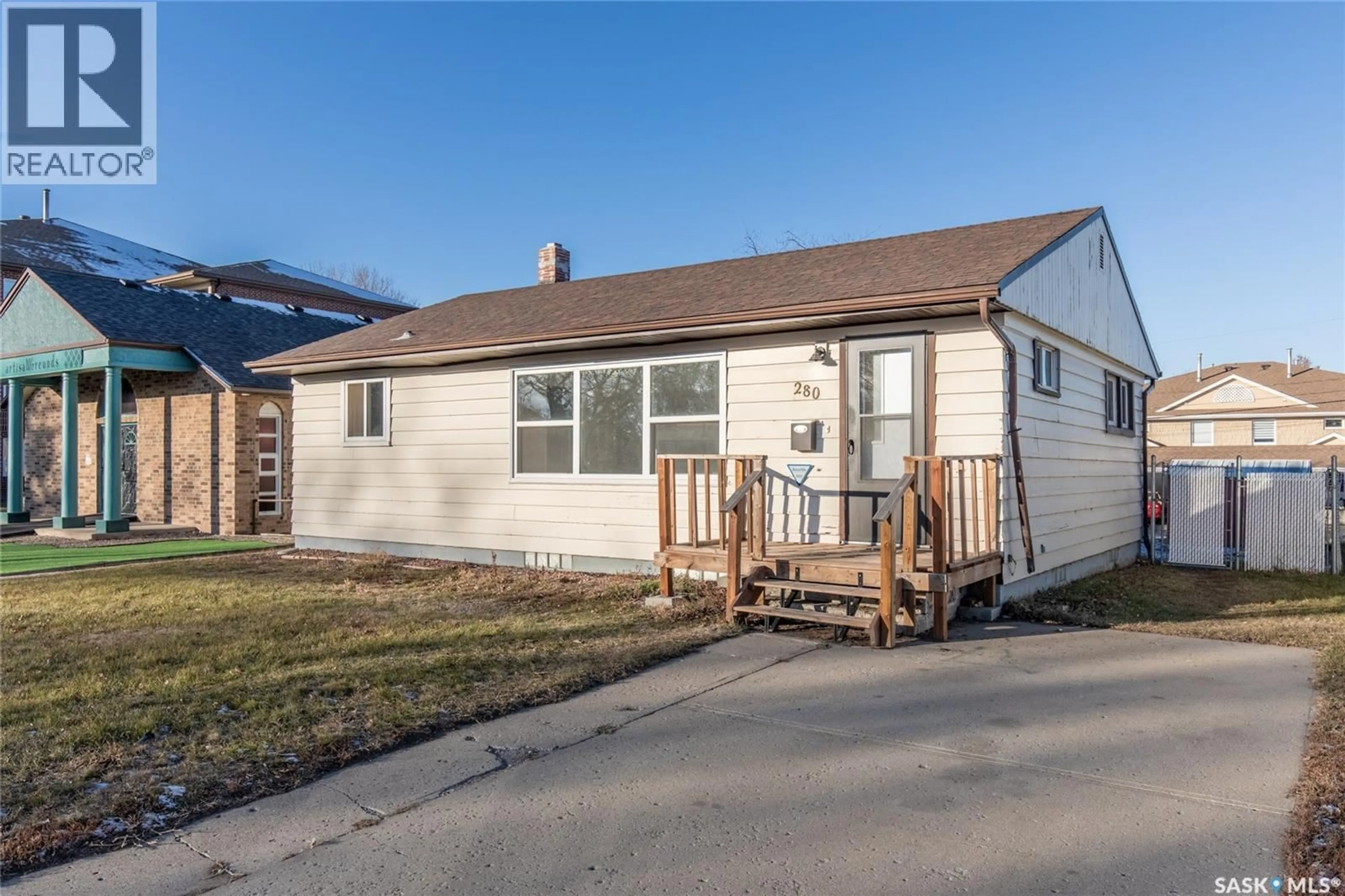 Home with vinyl exterior material, street for 280 ATHABASCA STREET E, Moose Jaw Saskatchewan S6H0L5