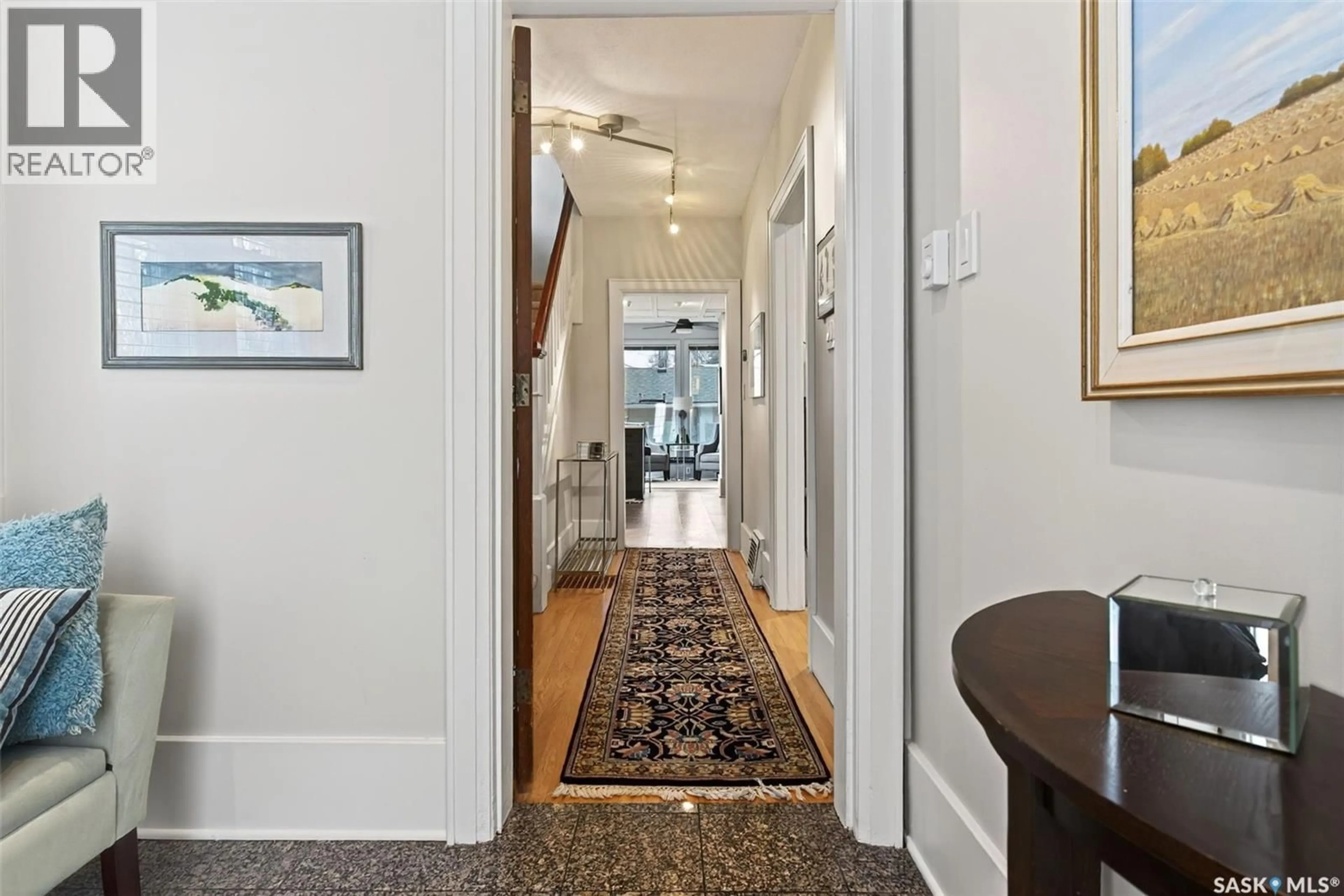 Indoor foyer for 3423 VICTORIA AVENUE, Regina Saskatchewan S4T1L9