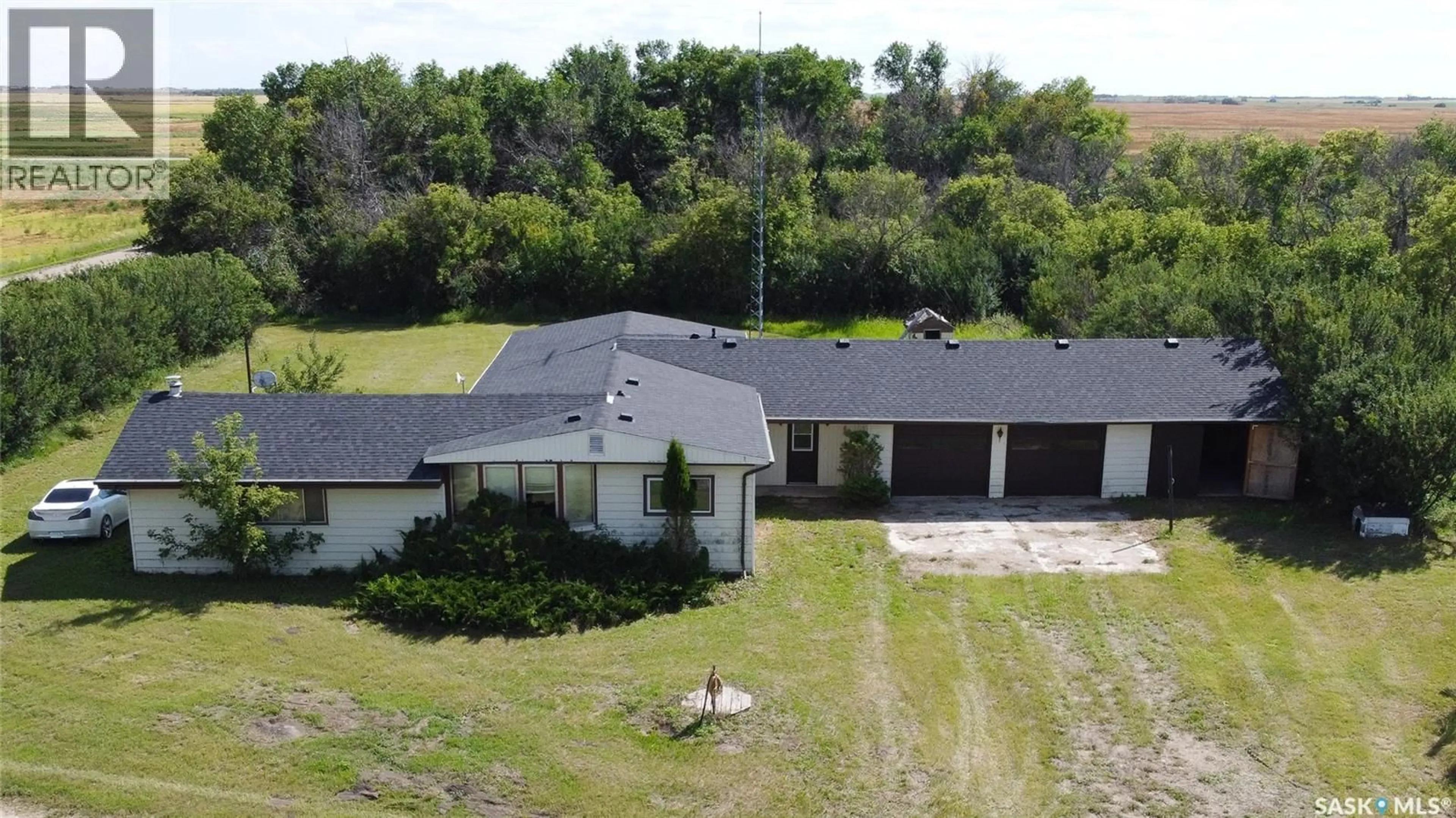 A pic from outside/outdoor area/front of a property/back of a property/a pic from drone, building for LAKNESS ACREAGE, Last Mountain Valley RM No. 250 Saskatchewan S0G0Z0