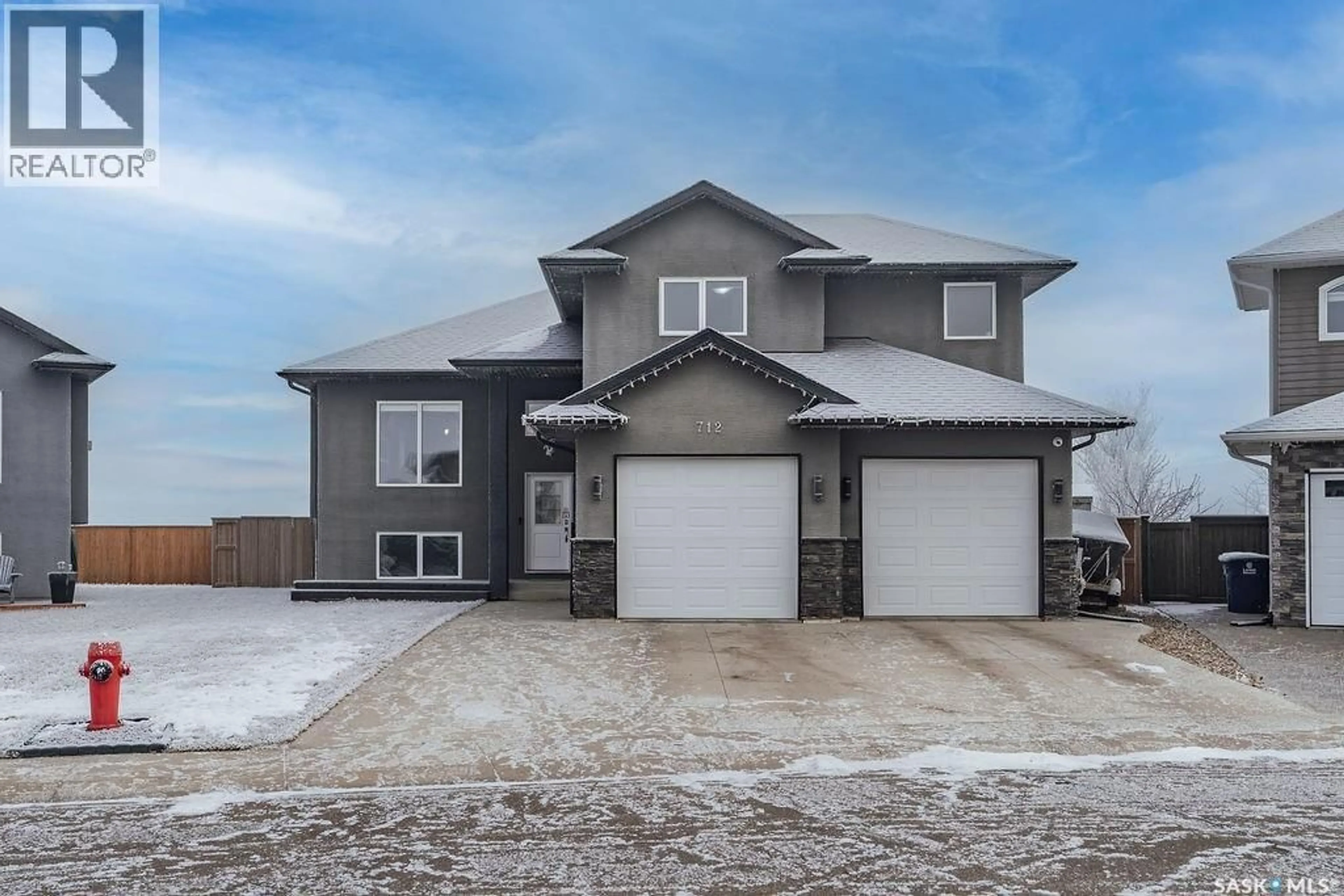 Home with vinyl exterior material, street for 712 MAPLE COURT, Warman Saskatchewan S0K4S2