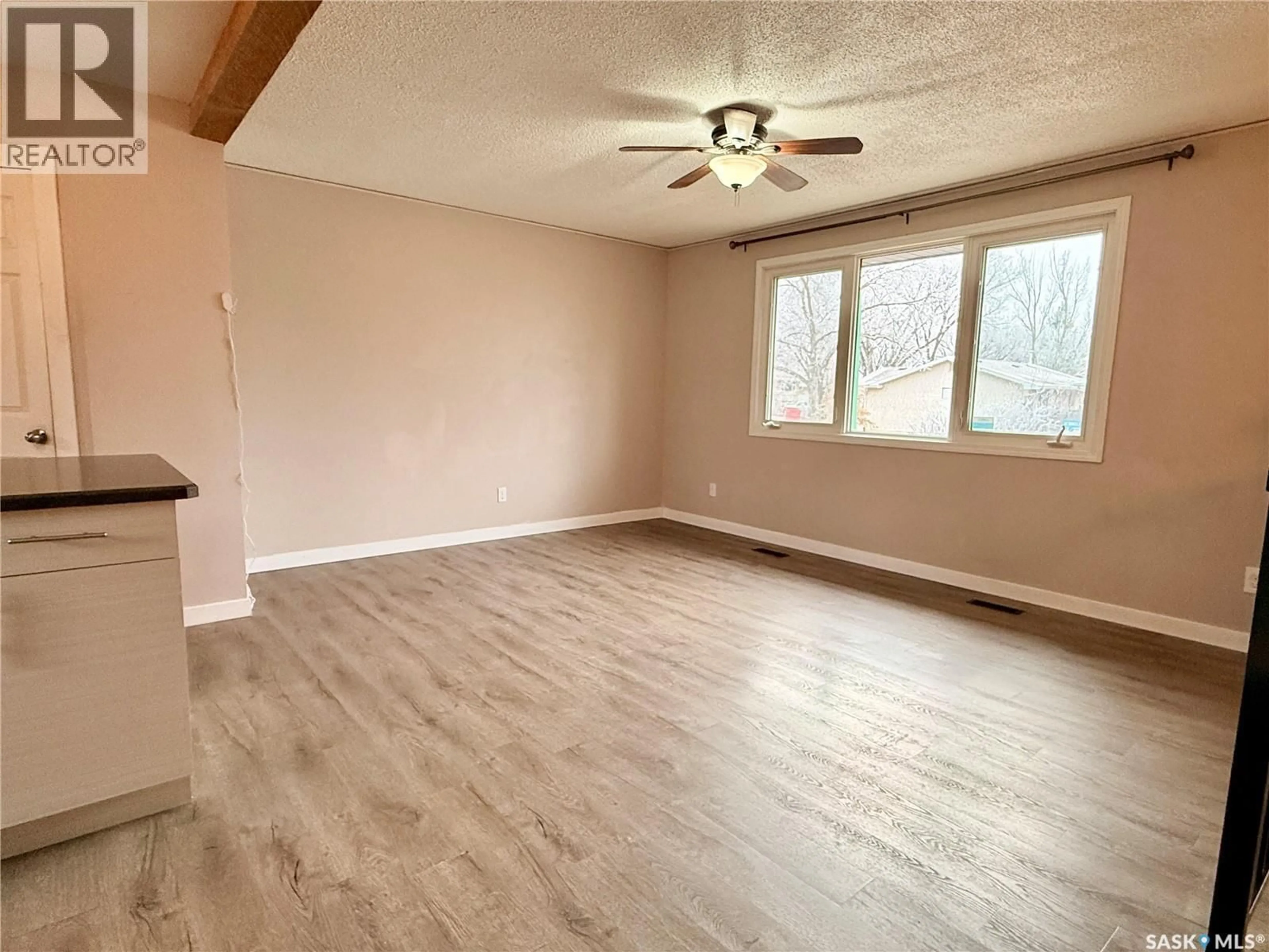 A pic of a room for 5516 2ND AVENUE, Regina Saskatchewan S4R6A9