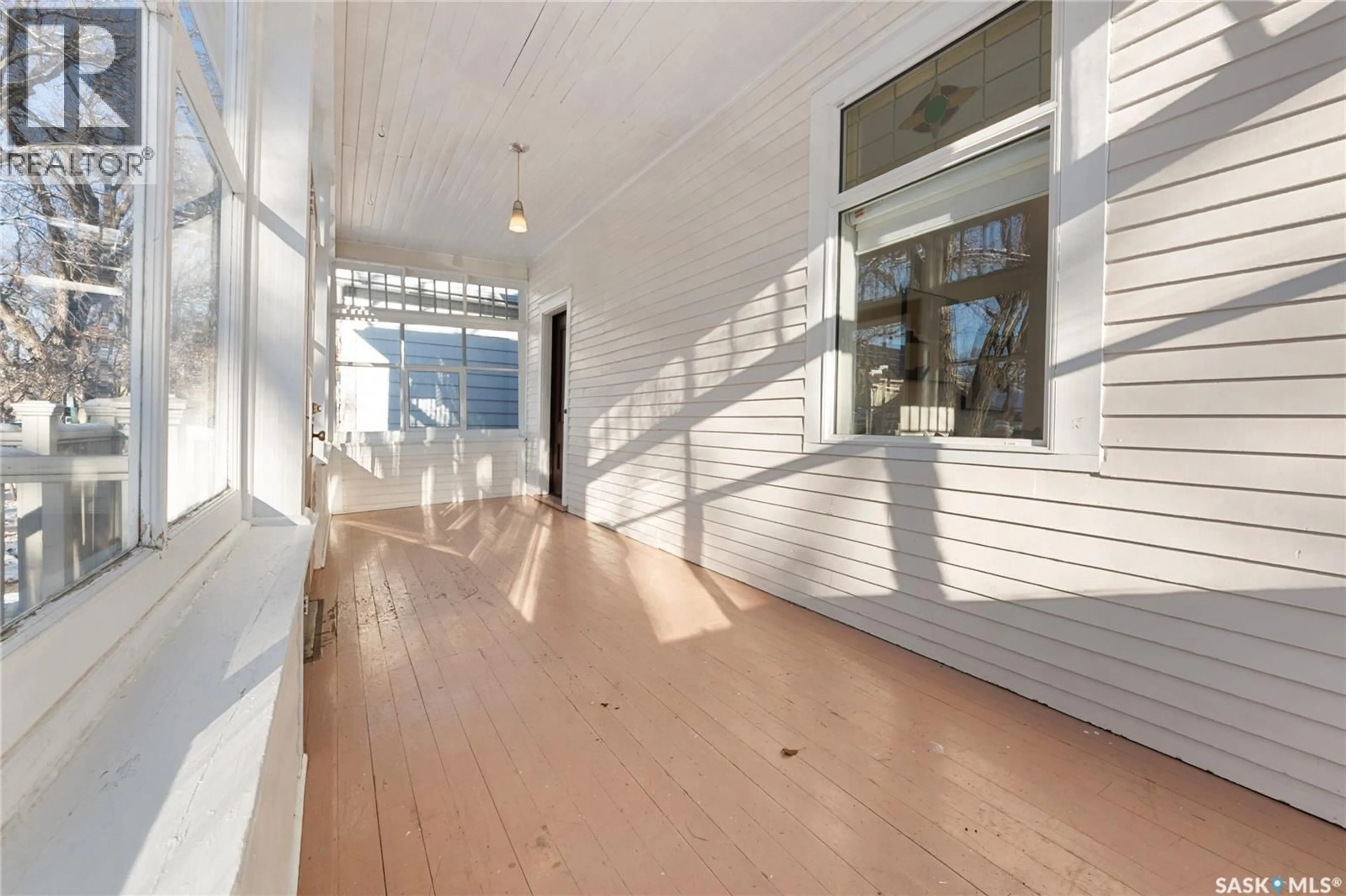 Indoor foyer for 700 5TH AVENUE, Saskatoon Saskatchewan S7K2R5